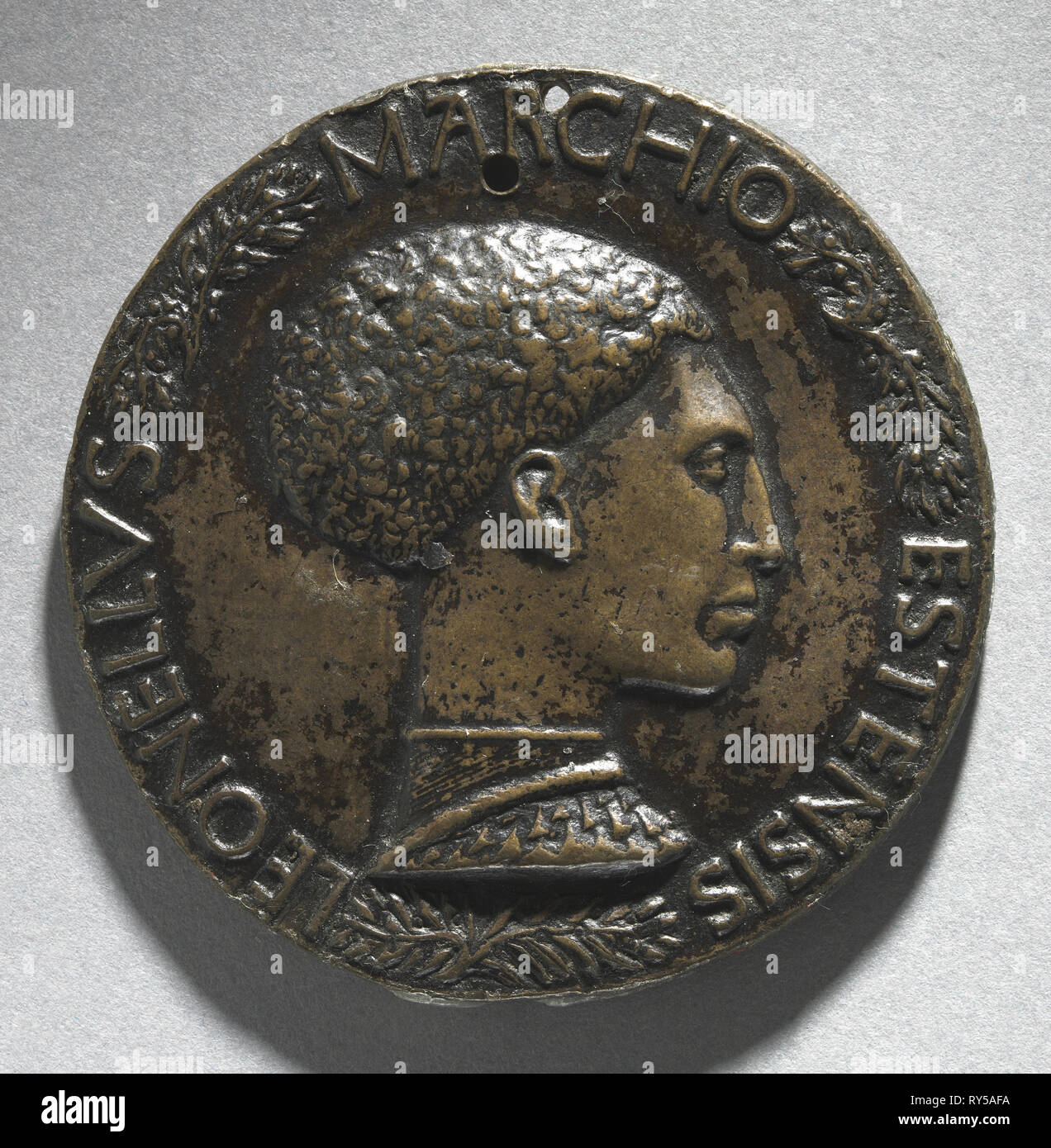 Portrait de Leonello D'Este, Marquis de Ferrare (avers), ch. 1440-1444. Pisanello (Italien, Ferrara, ch. 1395-1455). Bronze ; diamètre : 7 cm (2 3/4 po Banque D'Images