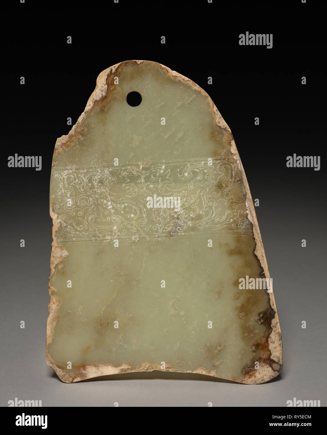 Blade incisés avec masques d'animaux, 960- 1279. Chine, dynastie des Song (960-1279). Jade ; Total : 16 cm (6 5/16 in Banque D'Images