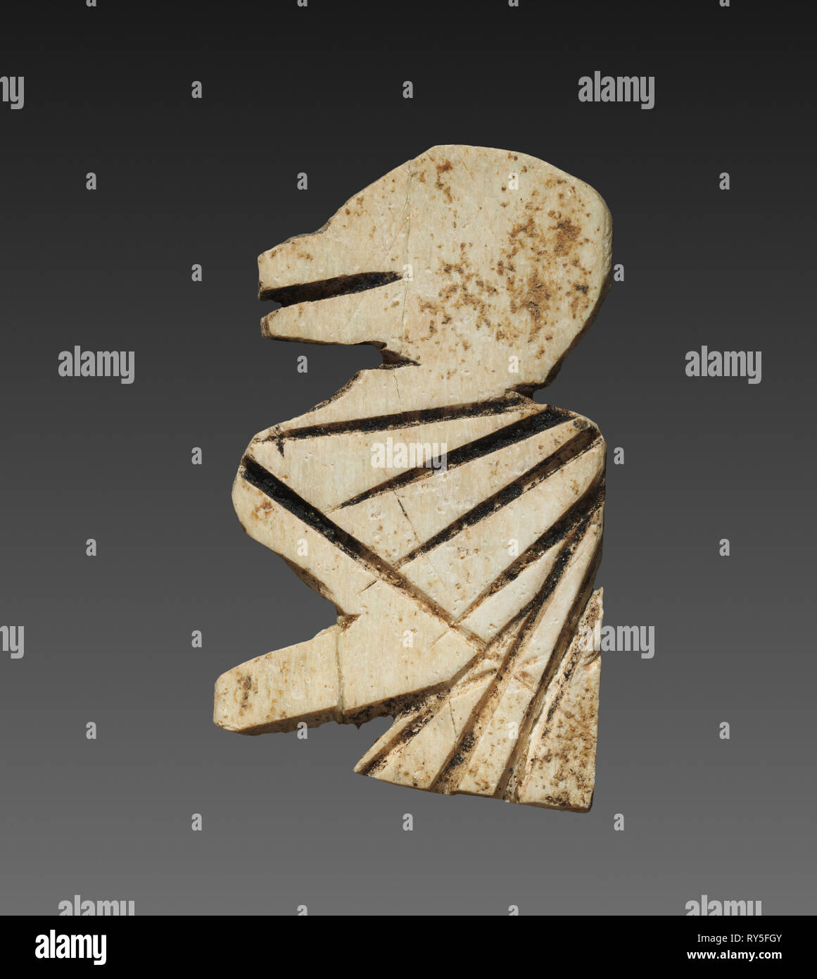 Incrustation décorative : oiseau stylisé pour une boîte, ch. 2000 BC. Israël, peut-être à Jéricho. Os ; total : 3,5 x 2 x 0,3 cm (1 3/8 x 13/16 x 1/8 in Banque D'Images