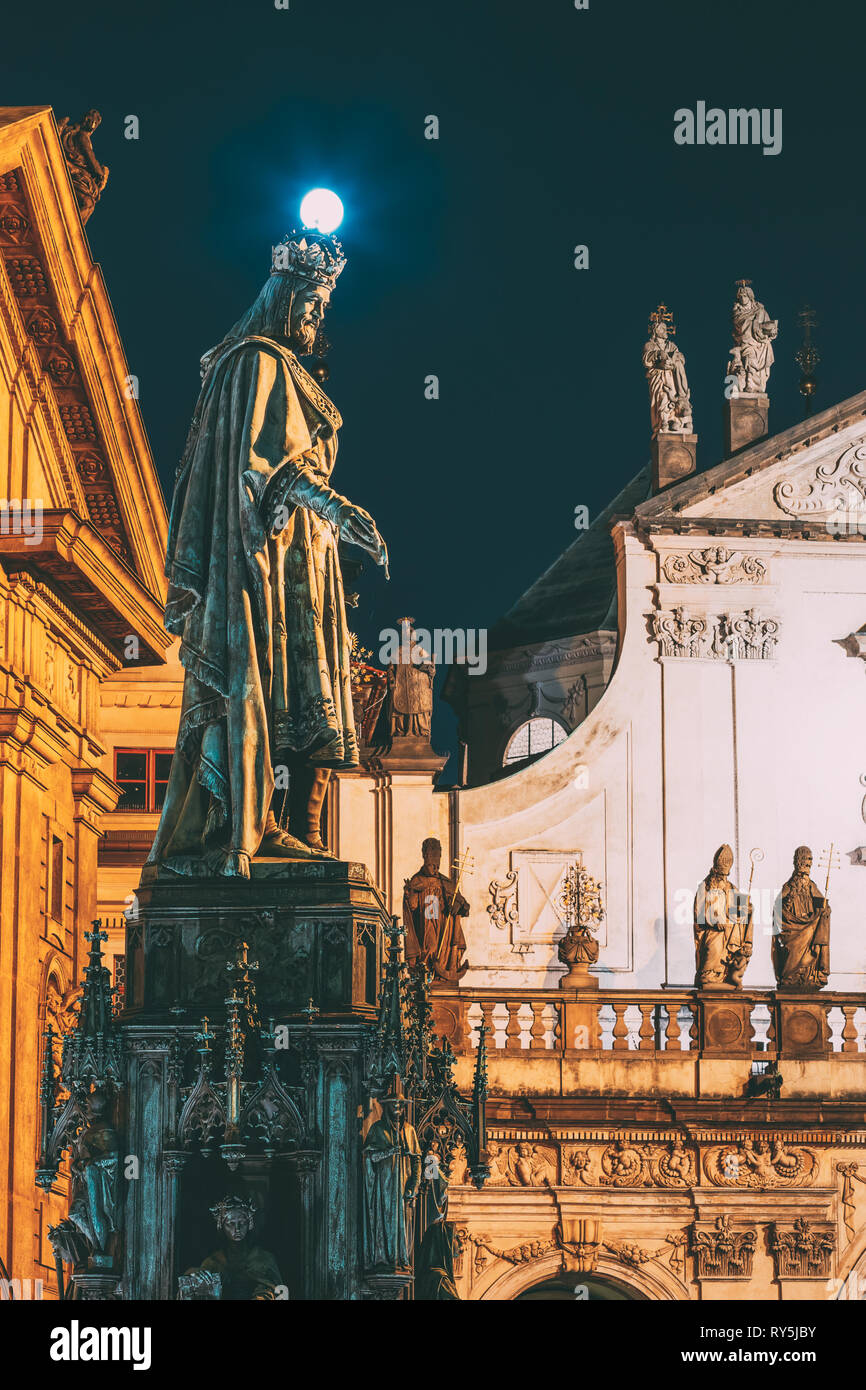 Statue du roi tchèque Charles IV à Prague, République Tchèque Banque D'Images