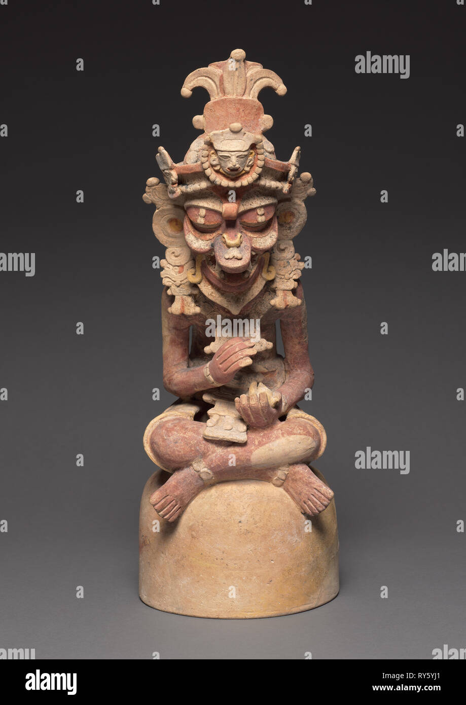 Deux Artisans, 250-600. Guatemala, région du Petén, style maya (250-900), style maya (250-900). En faïence de couleur ; total : 56,5 x 22 x 35,5 cm (22 1/4 x 8 11/16 x 14 in.) ; partie 2 : 59 x 26 x 22 cm (23 1/4 x 10 1/4 x 8 11/16 in Banque D'Images