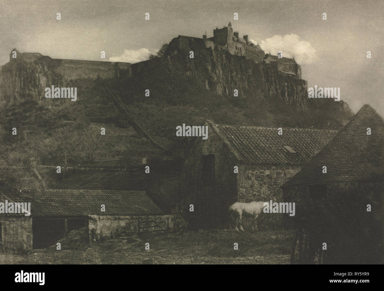 Le travail de l'appareil photo : le château de Stirling, 1907. J. Craig Annan (britannique, 1864-1946). Photogravure Banque D'Images