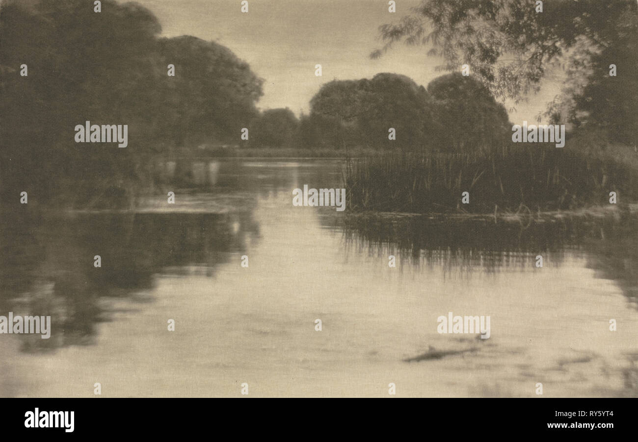 Le travail de l'appareil photo : Backwater, 1910. Bolney J. Craig Annan (britannique, 1864-1946). Photogravure Banque D'Images