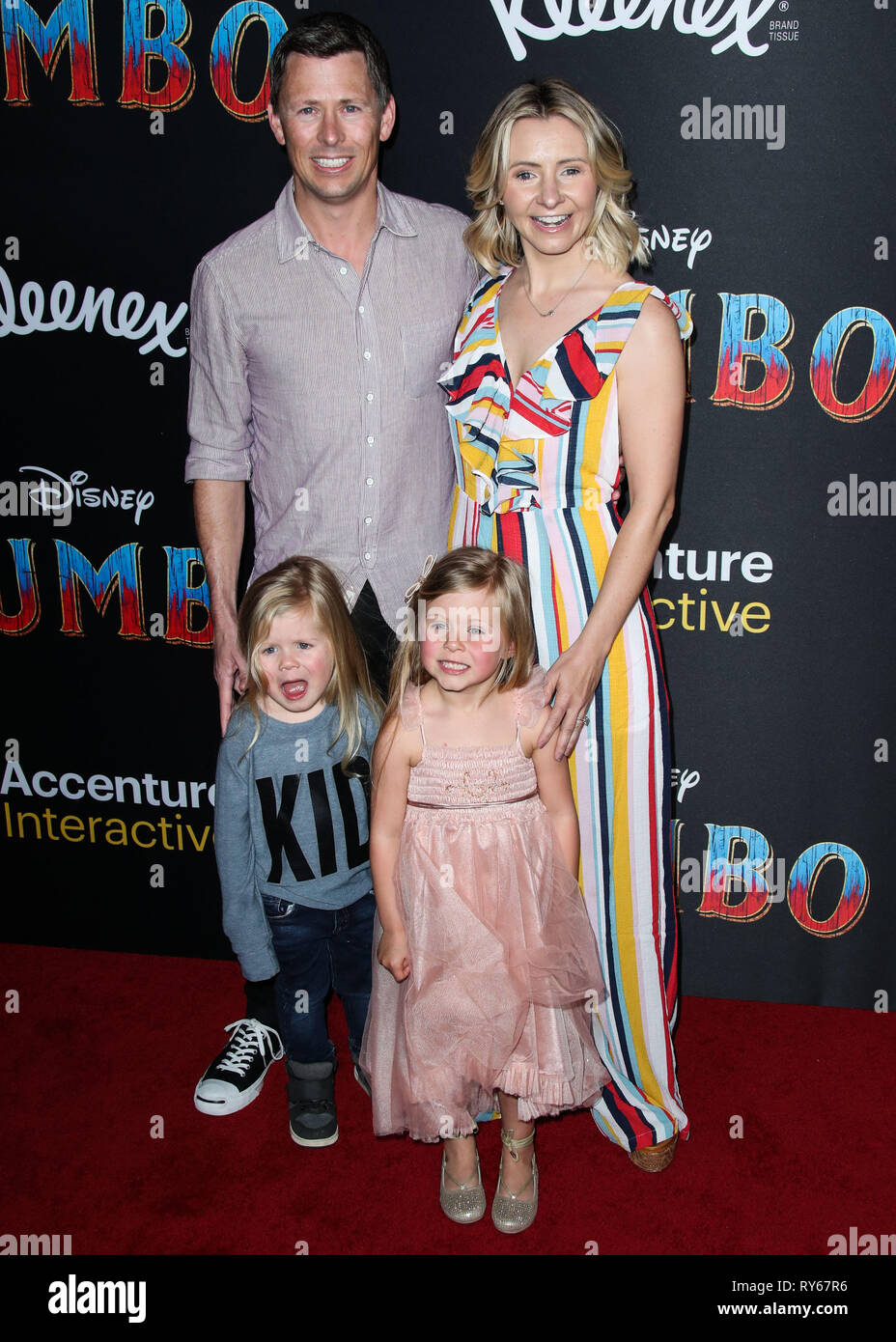 Hollywood, États-Unis. Mar 11, 2019. HOLLYWOOD, LOS ANGELES, CA, USA - 11 mars : Michael Cameron, Hutton Michael Cameron, Kenzie Cameron et Beverley Mitchell arriver lors de la première mondiale du Disney's 'Dumbo' tenu à La Ray Dolby Ballroom et El Capitan Theatre le 11 mars 2019 à Hollywood, Los Angeles, Californie, États-Unis. (Photo par Xavier Collin/Image Crédit : Agence de Presse) L'agence de presse Image/Alamy Live News Banque D'Images