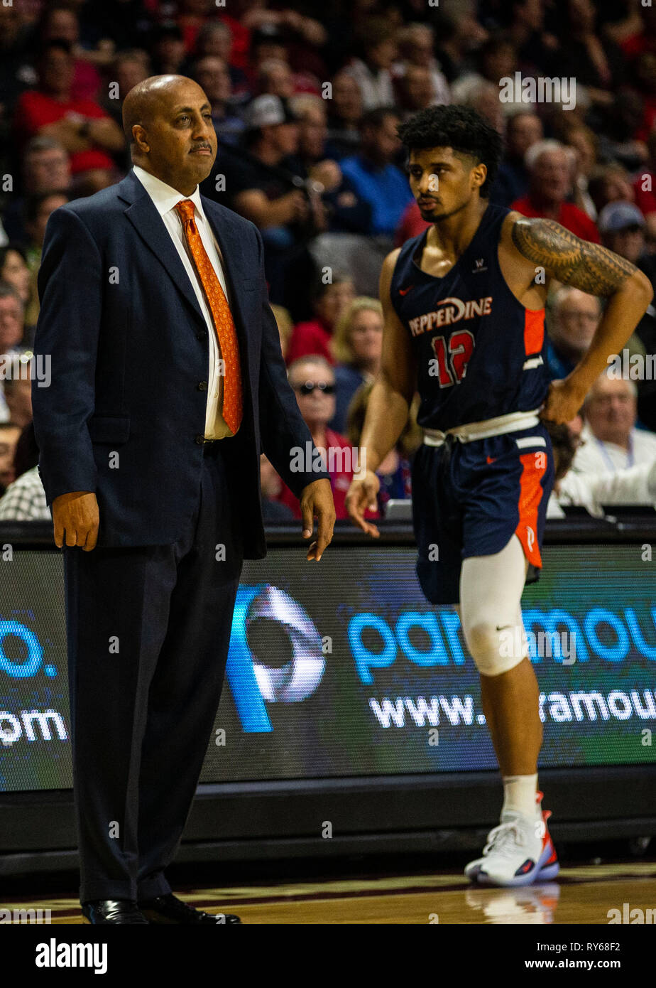 Mar 11 2019 Las Vegas, NV, États-Unis d'entraîneur-chef Pepperdine Lorenzo Romar au cours de la Conférence de la côte ouest de la NCAA Men's Basket-ball tournoi semi-finale entre l'onde et la Pepperdine Bulldogs Gonzaga 74-100 a perdu à Orleans Arena de Las Vegas, NV. James Thurman/CSM Banque D'Images