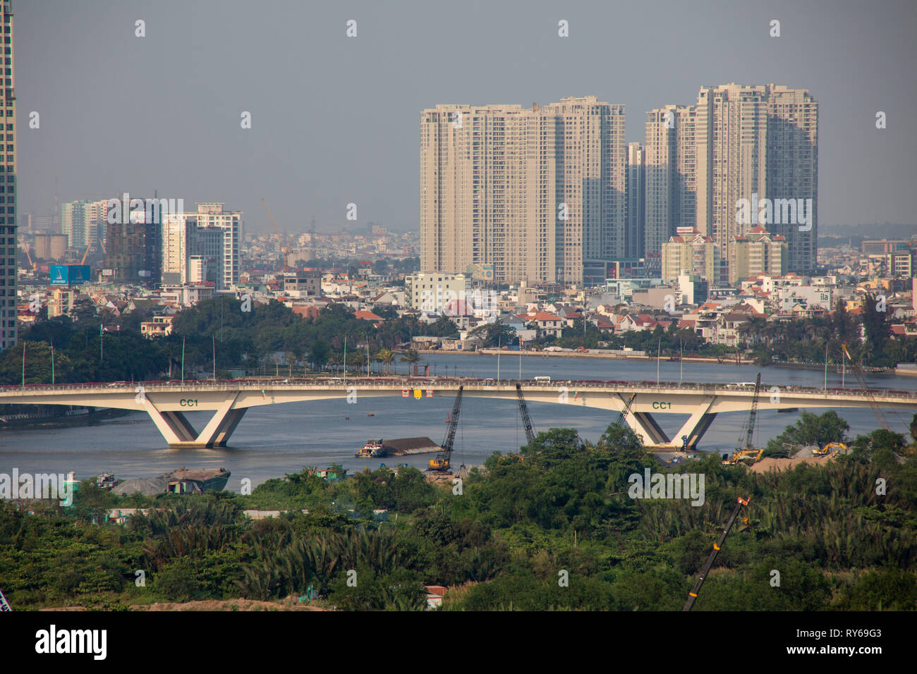 Rivière Saigon, Ho Chi Minh City, Vietnam, dimanche 12 mars 2019. Jour ensoleillé chaud avec des maximums de 34 degrés le long de la rivière. Ho Chi Minh est la plus grande ville au Vietnam avec 9 millions de résidents. Credit : WansfordPhoto/Alamy Live News Banque D'Images