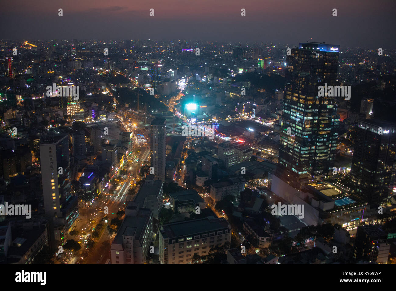 Le centre-ville de Saigon, Ho Chi Minh City, Vietnam, le mardi 12 mars 2019. Chaude soirée avec les bas de 28 degrés la nuit. Ho Chi Minh est la plus grande ville au Vietnam avec 9 millions de résidents. Credit : WansfordPhoto/Alamy Live News Banque D'Images