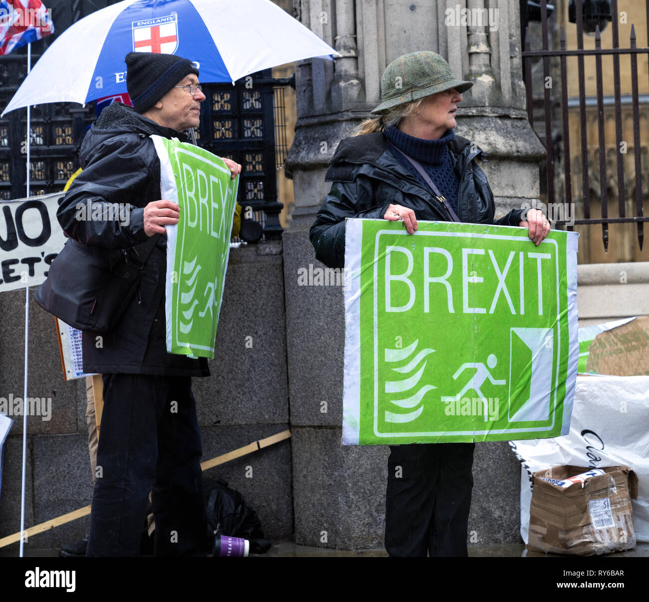 Londres, Royaume-Uni. Mar 12, 2019. Pro - Brexit quitter l'Union européenne en faveur de manifestations devant les Chambres du Parlement. Credit : AndKa/Alamy Live News Banque D'Images