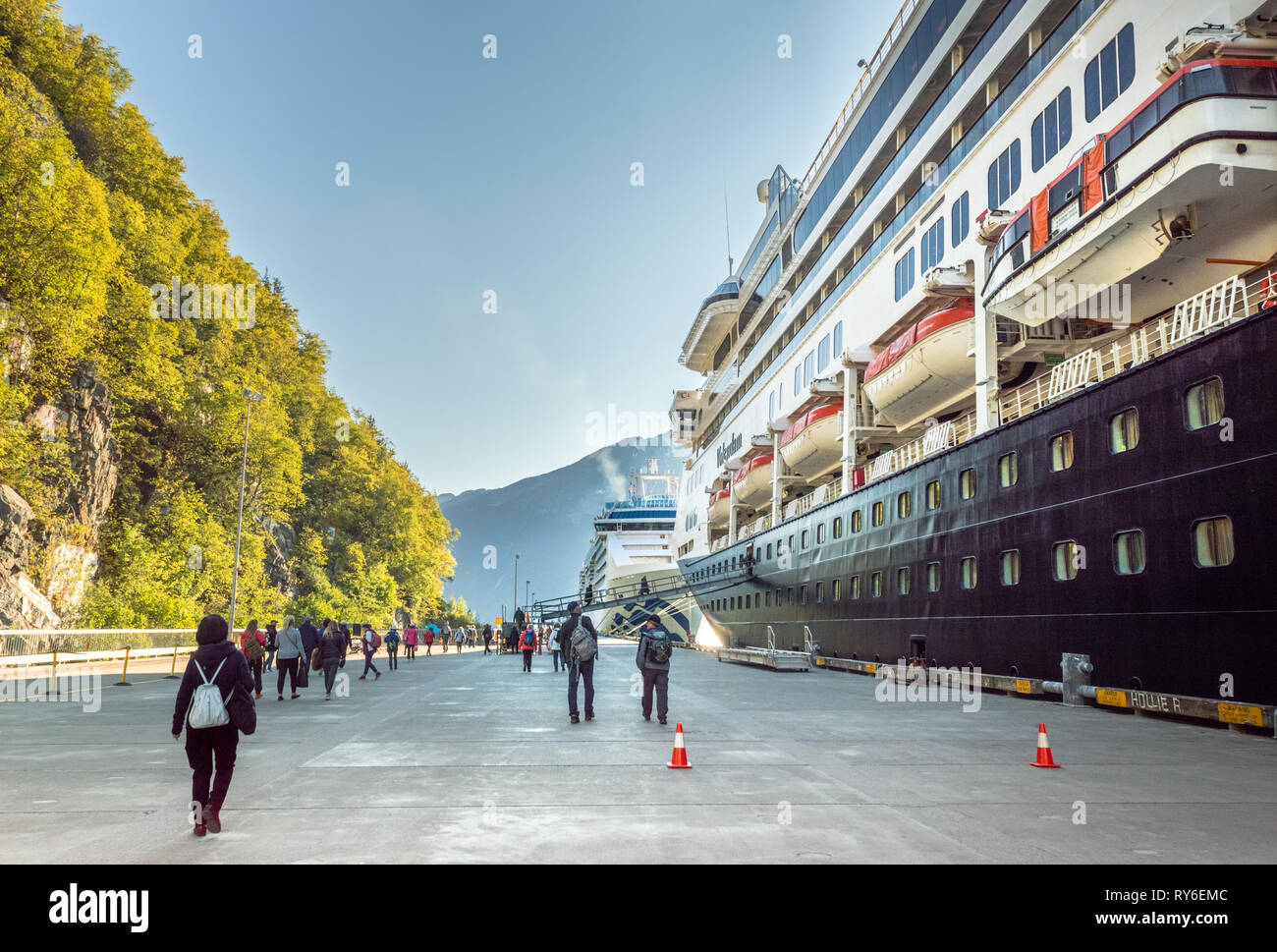 15 septembre 2018 - Skagway AK : Vue de côté de la coque des navires de croisière Volendam. Banque D'Images