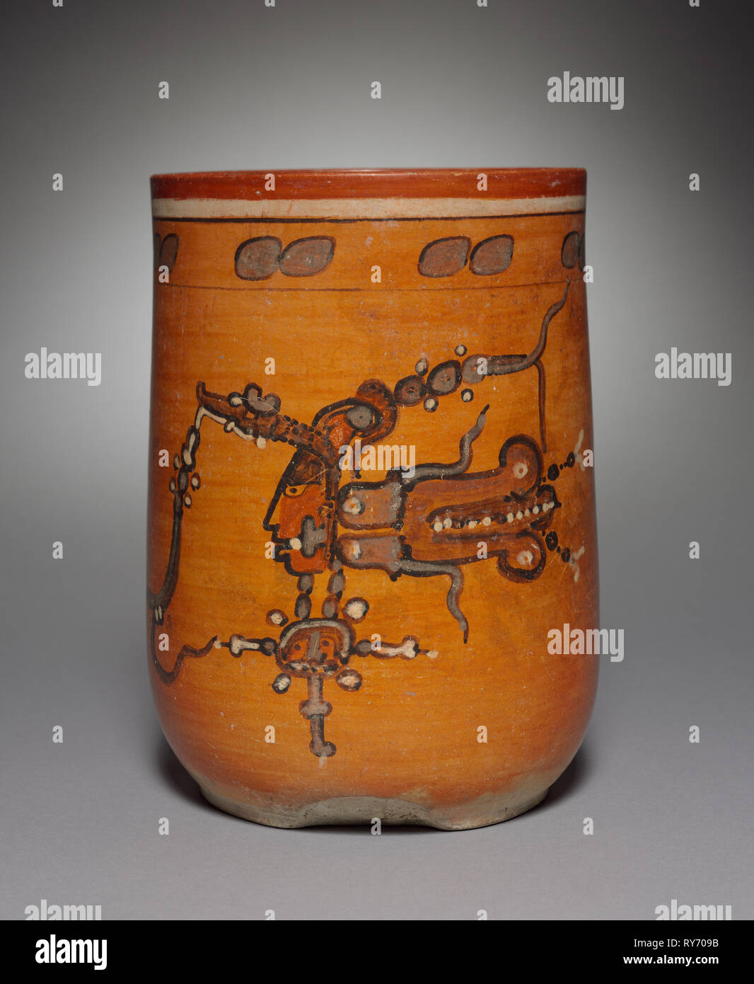 Vase, 250-900. Le Mexique, Maya, Campeche. En faïence de couleur ; diamètre : 17,2 cm (6 3/4 in.) ; total : 23,5 x 17,5 cm (9 1/4 x 6 7/8 po Banque D'Images