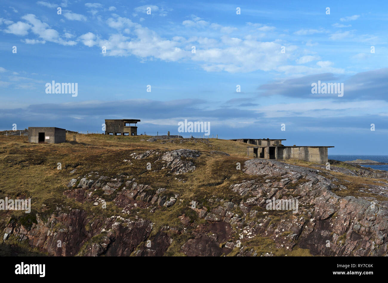 Les bâtiments de la batterie de défense côtière;fédération convois arctiques;rubha nan sasan;cove;Wester Ross;Ecosse Banque D'Images