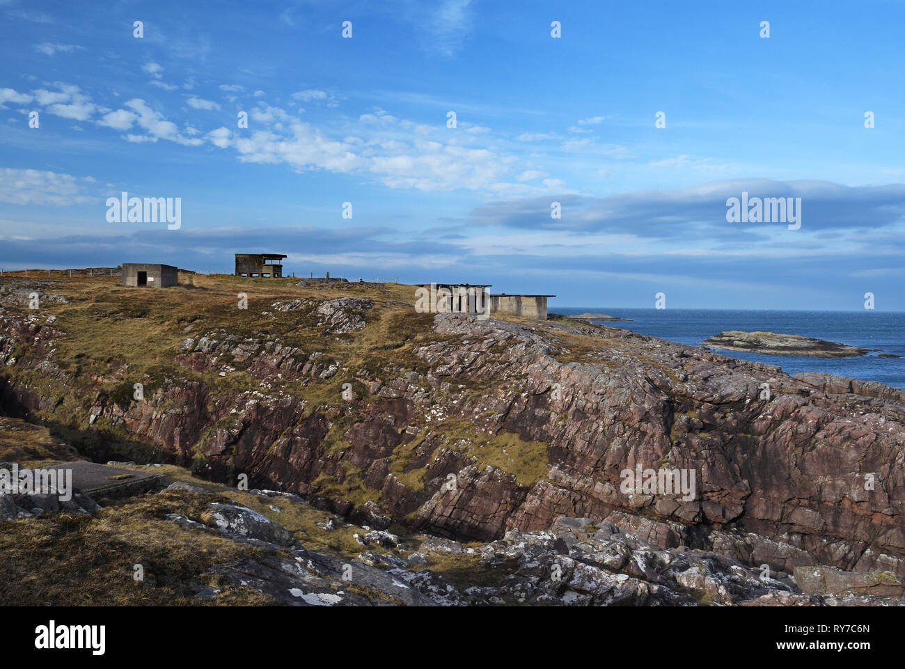 Les bâtiments de la batterie de défense côtière;fédération convois arctiques;rubha nan sasan;cove;Wester Ross;Ecosse Banque D'Images