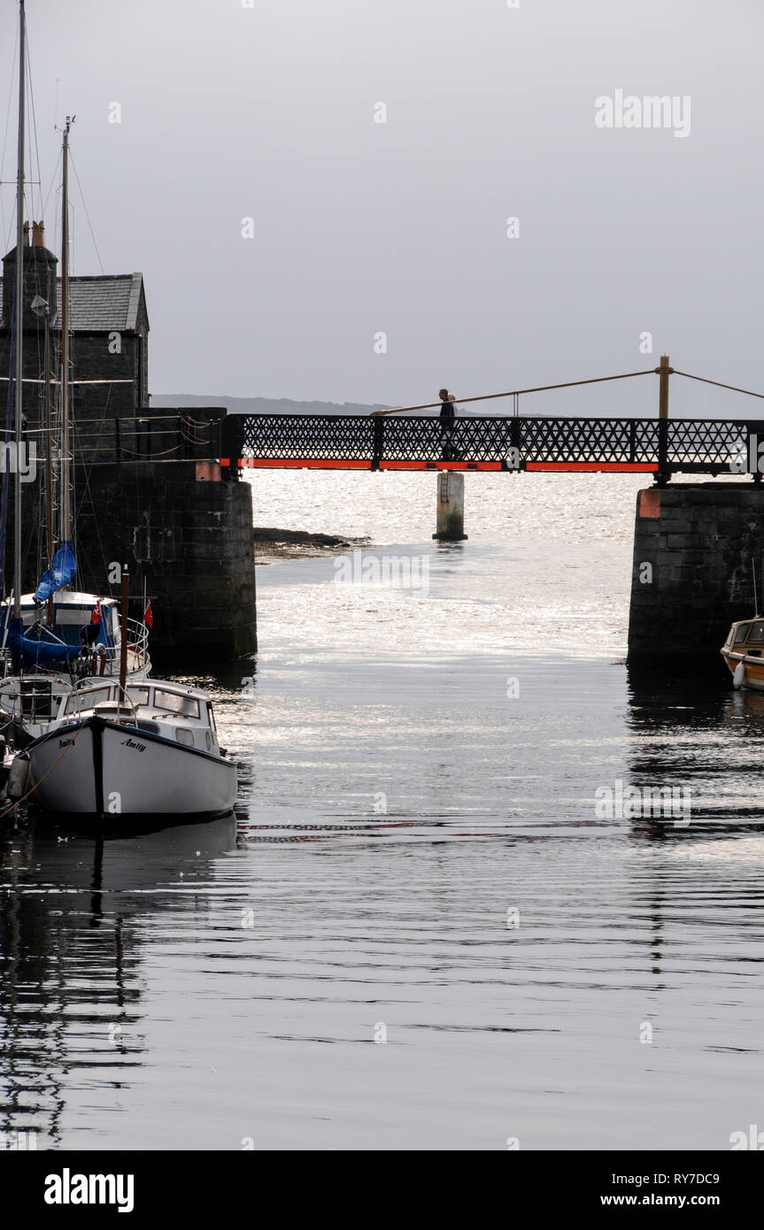 Port de Castletown à marée basse et le château en Rusehen Castletown sur la côte sud de l'île de Man, la Grande-Bretagne. L'île de Man avec sa capitale Banque D'Images