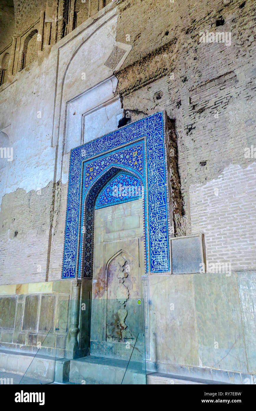 Masjed-e d'Ispahan Mosquée Jameh mihrab de carreaux bleus Lettres d'ornement Banque D'Images