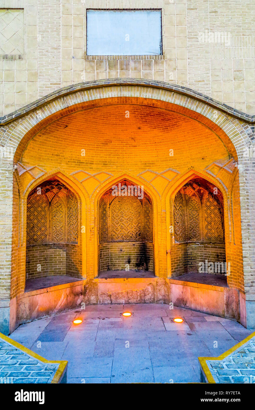 Chiraz Mosquée Alaeddin Sayyed Hossein arcs en ogive et plafond Banque D'Images