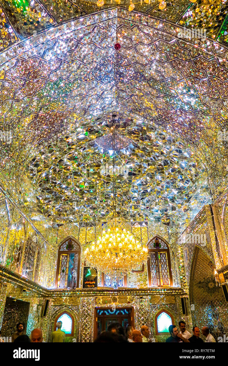 Chiraz Mosquée Alaeddin Sayyed Hossein mosaïques de miroir et d'un lustre de plafond Banque D'Images