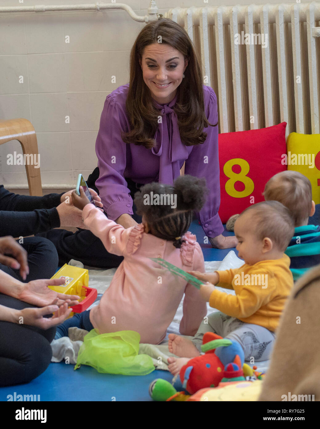 La duchesse de Cambridge lors d'une visite au Centre pour enfants Henry Fawcett à Kennington, Londres. Banque D'Images