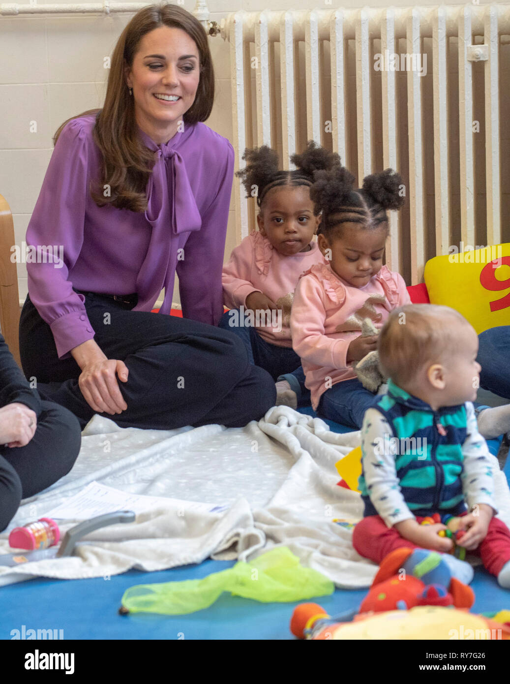 La duchesse de Cambridge lors d'une visite au Centre pour enfants Henry Fawcett à Kennington, Londres. Banque D'Images