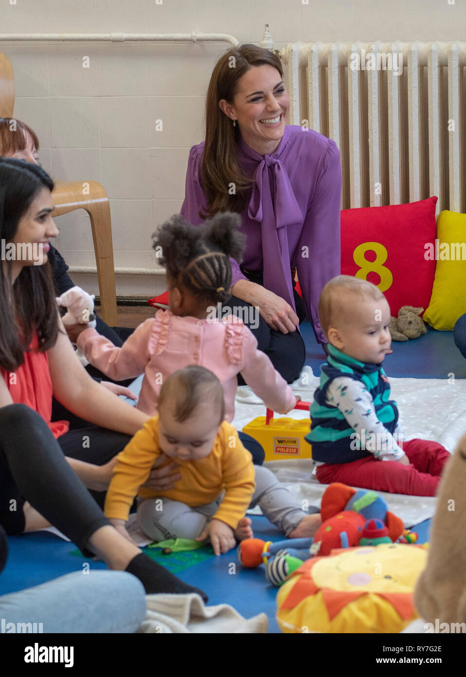 La duchesse de Cambridge lors d'une visite au Centre pour enfants Henry Fawcett à Kennington, Londres. Banque D'Images