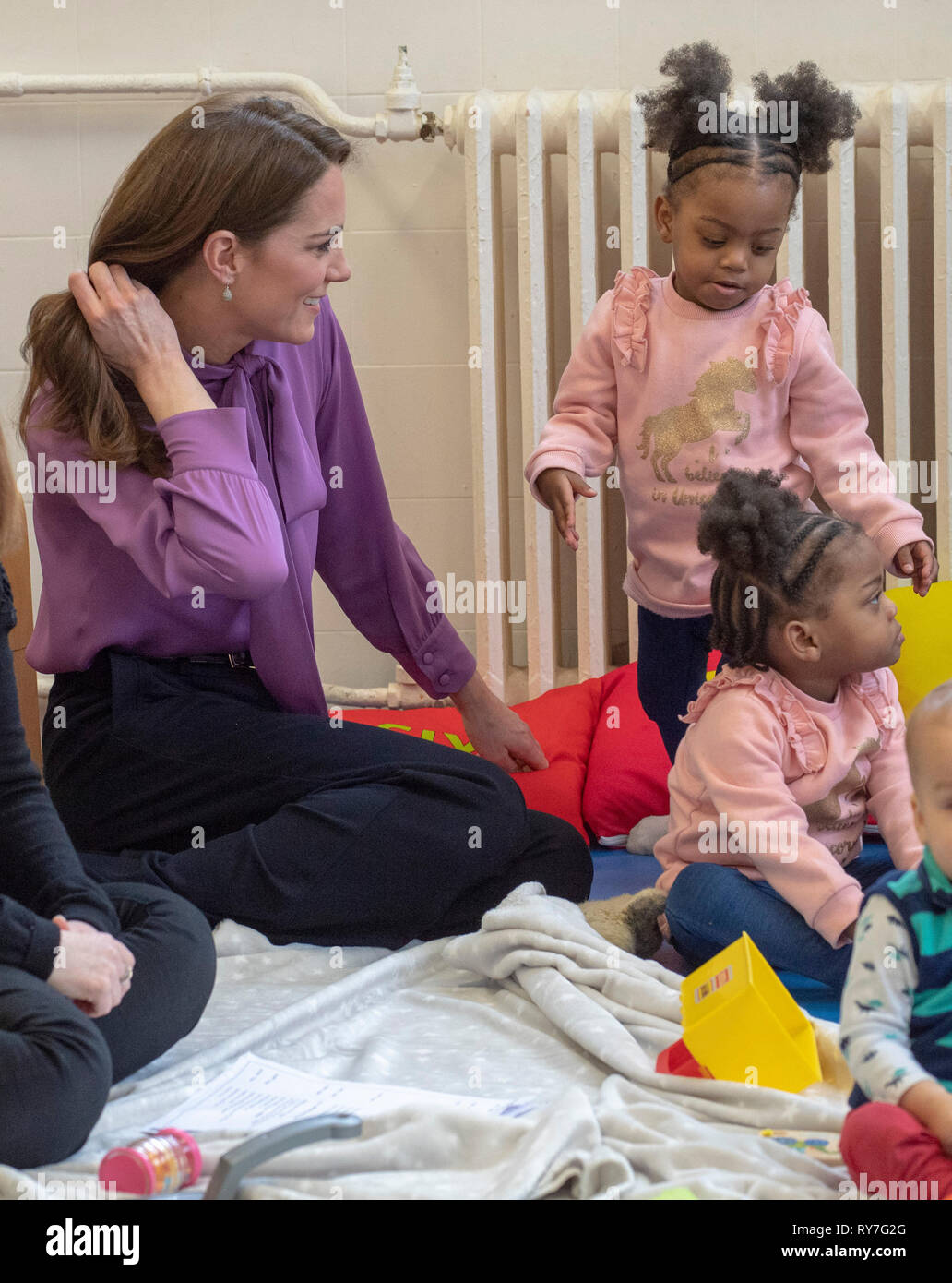 La duchesse de Cambridge lors d'une visite au Centre pour enfants Henry Fawcett à Kennington, Londres. Banque D'Images