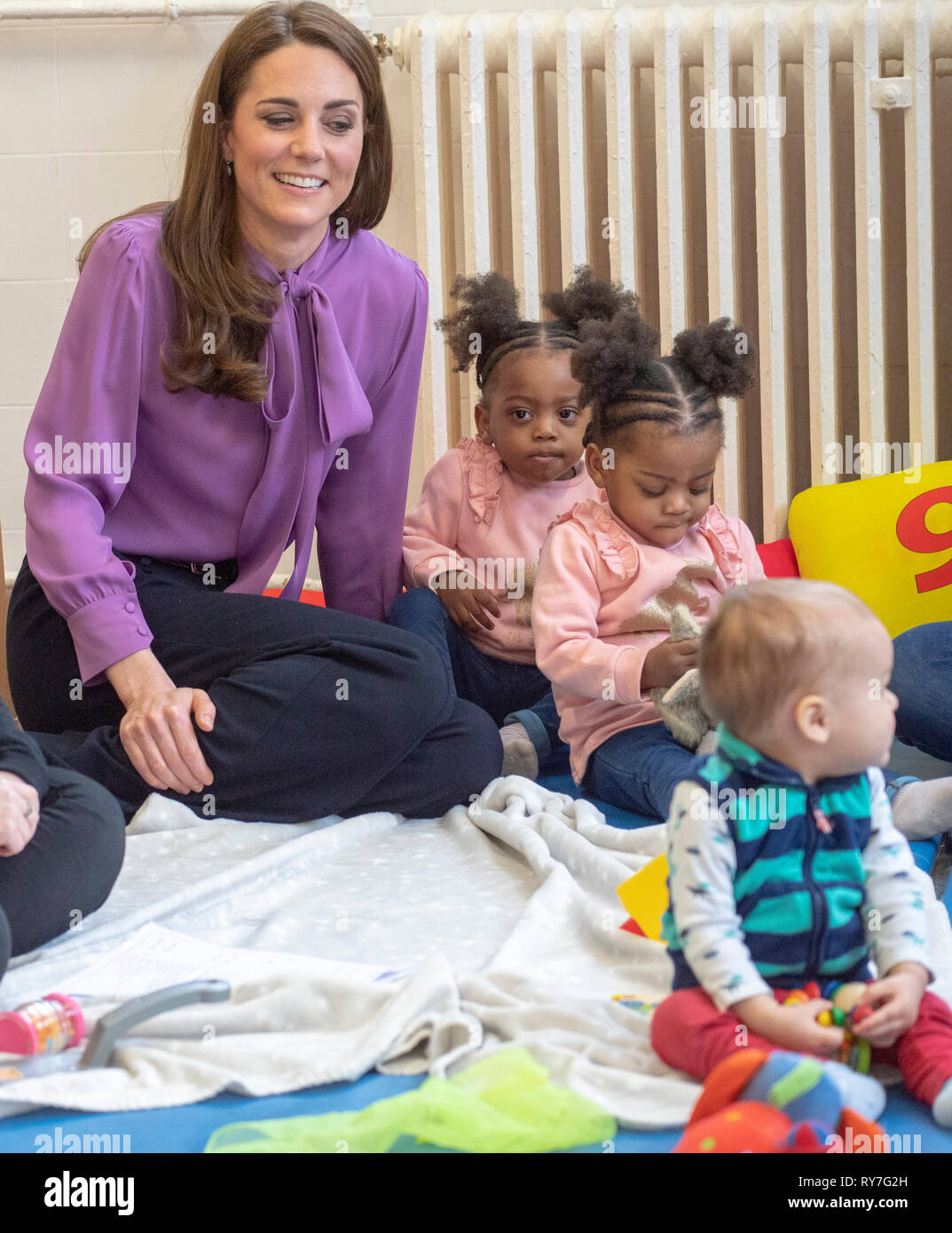 La duchesse de Cambridge, lors d'une visite à la Henry Fawcett ChildrenÕs Centre à Kennington, Londres. Banque D'Images