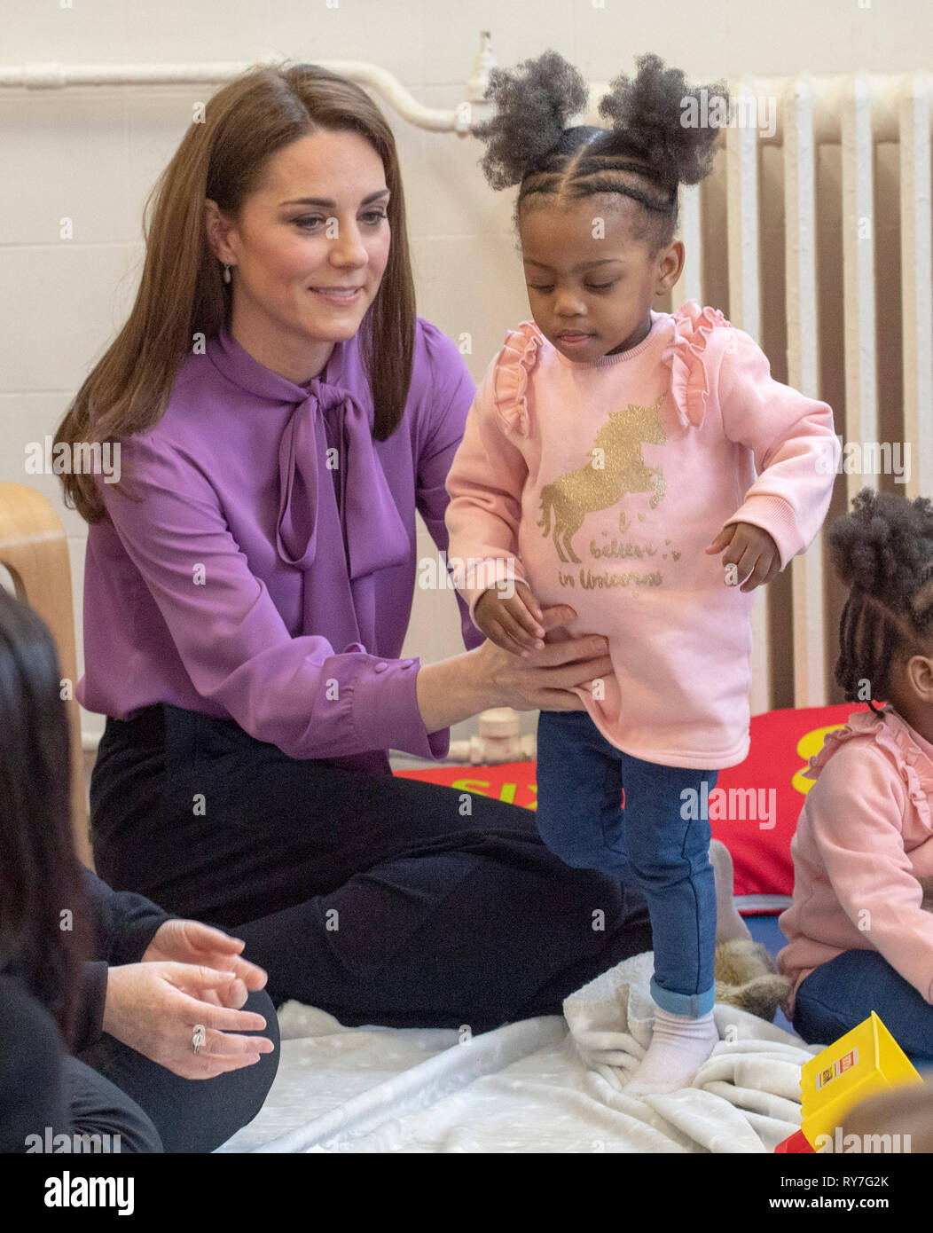 La duchesse de Cambridge, lors d'une visite à la Henry Fawcett ChildrenÕs Centre à Kennington, Londres. Banque D'Images