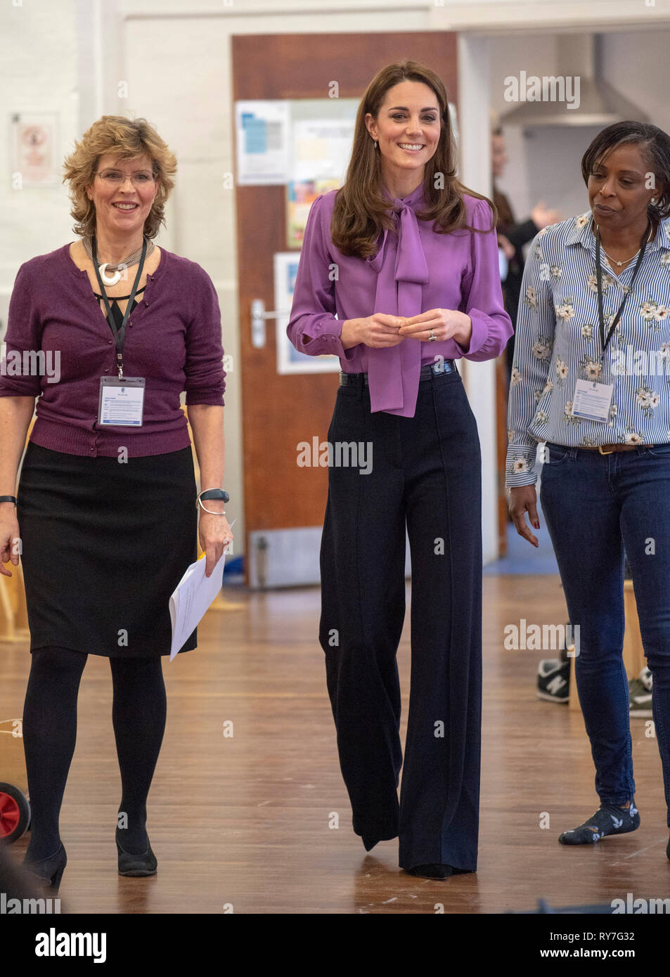 La duchesse de Cambridge (centre) lors d'une visite au centre Henry Fawcett ChildrenÕs dans Kennington, Londres. Banque D'Images