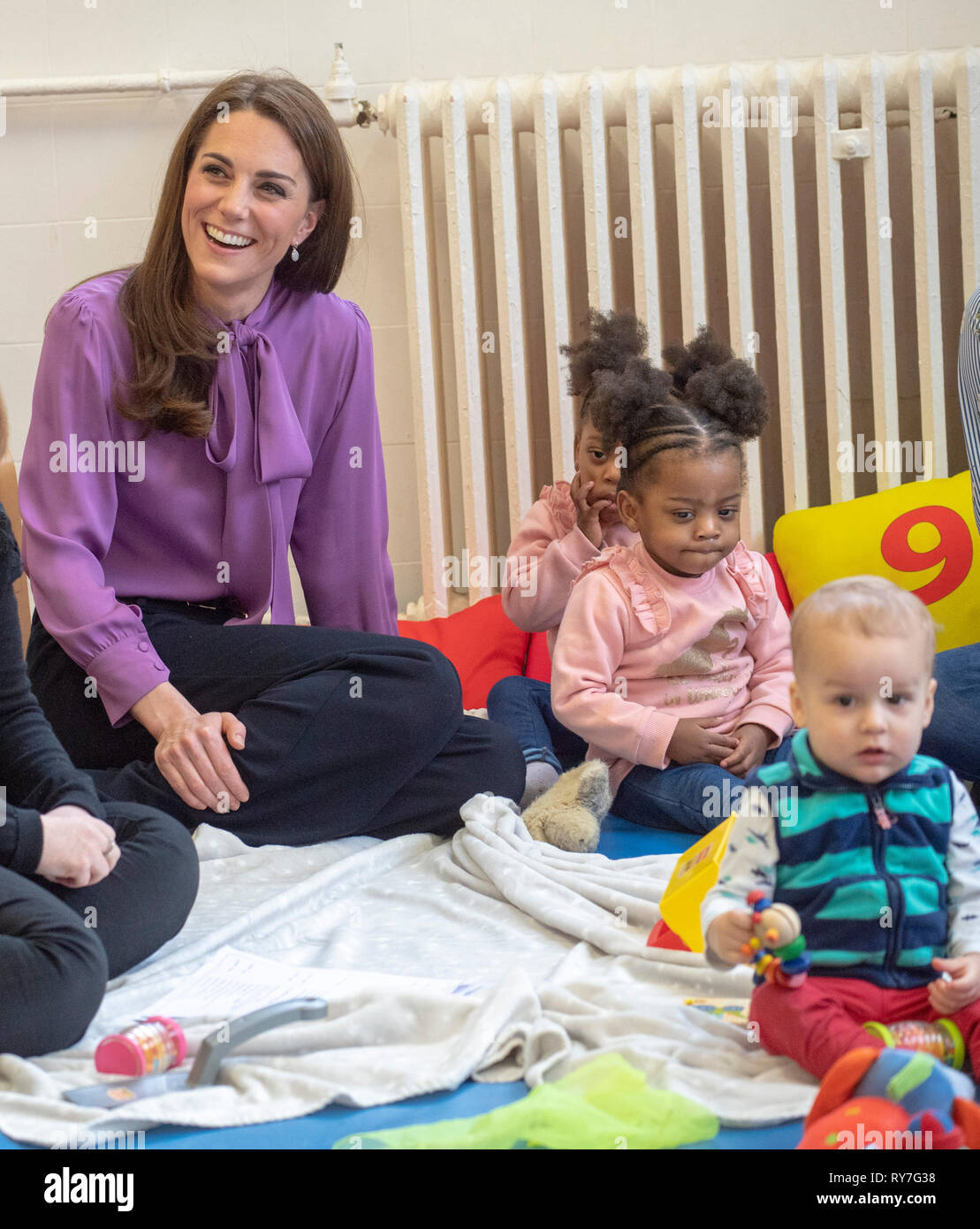 La duchesse de Cambridge lors d'une visite au Centre pour enfants Henry Fawcett à Kennington, Londres. Banque D'Images