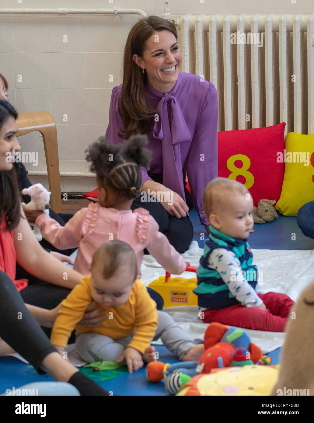 La duchesse de Cambridge lors d'une visite au Centre pour enfants Henry Fawcett à Kennington, Londres. Banque D'Images