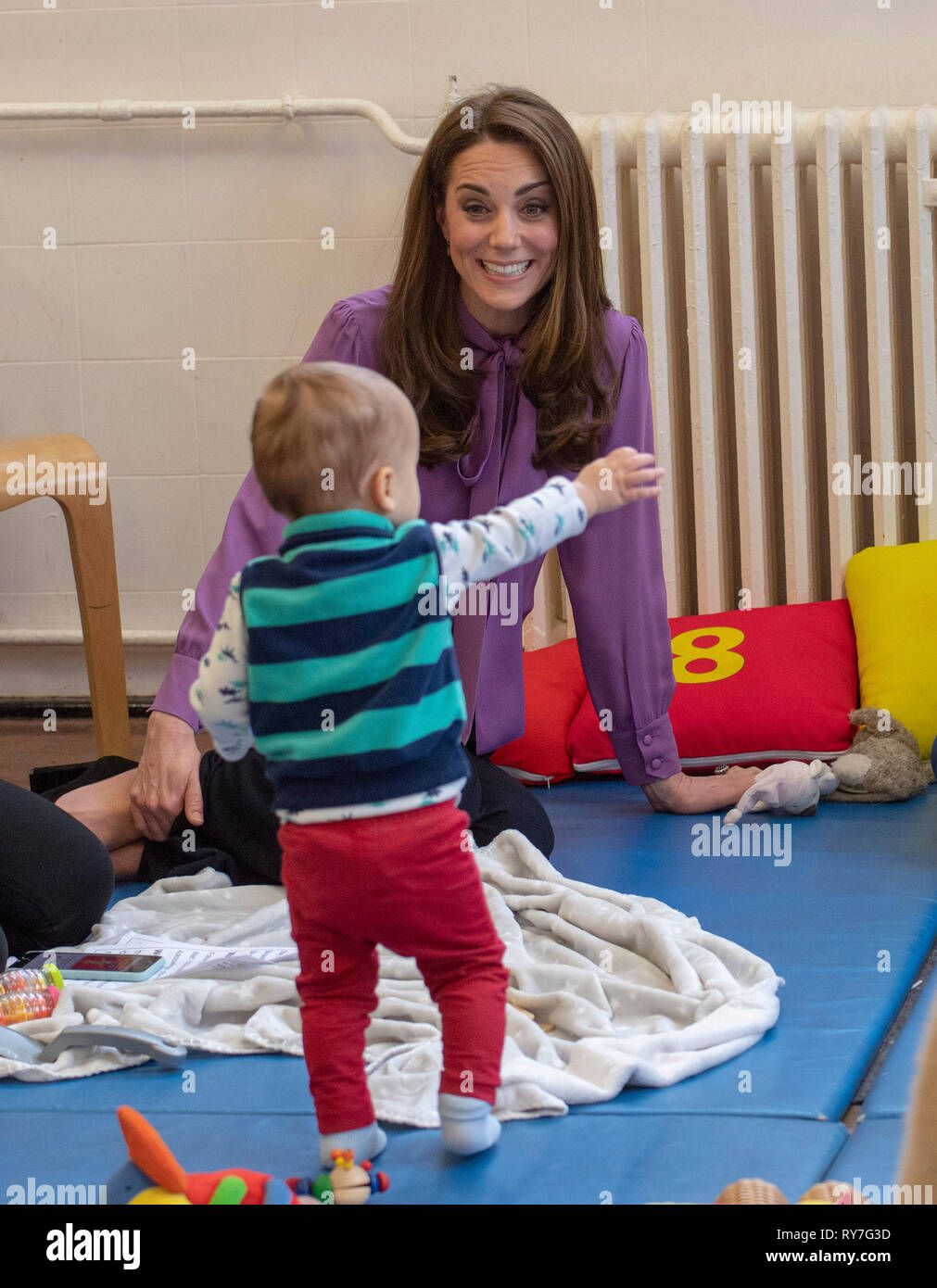 La duchesse de Cambridge lors d'une visite au Centre pour enfants Henry Fawcett à Kennington, Londres. Banque D'Images