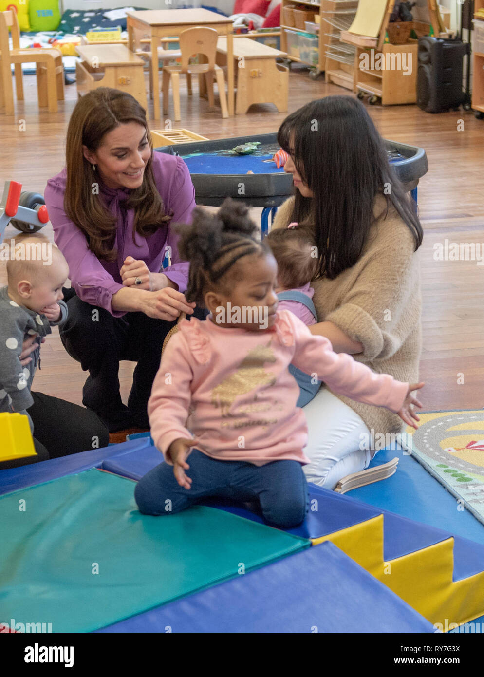 La duchesse de Cambridge lors d'une visite au Centre pour enfants Henry Fawcett à Kennington, Londres. Banque D'Images