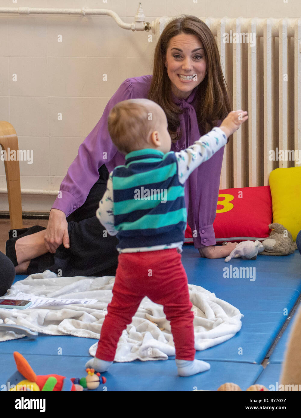 La duchesse de Cambridge lors d'une visite au Centre pour enfants Henry Fawcett à Kennington, Londres. Banque D'Images