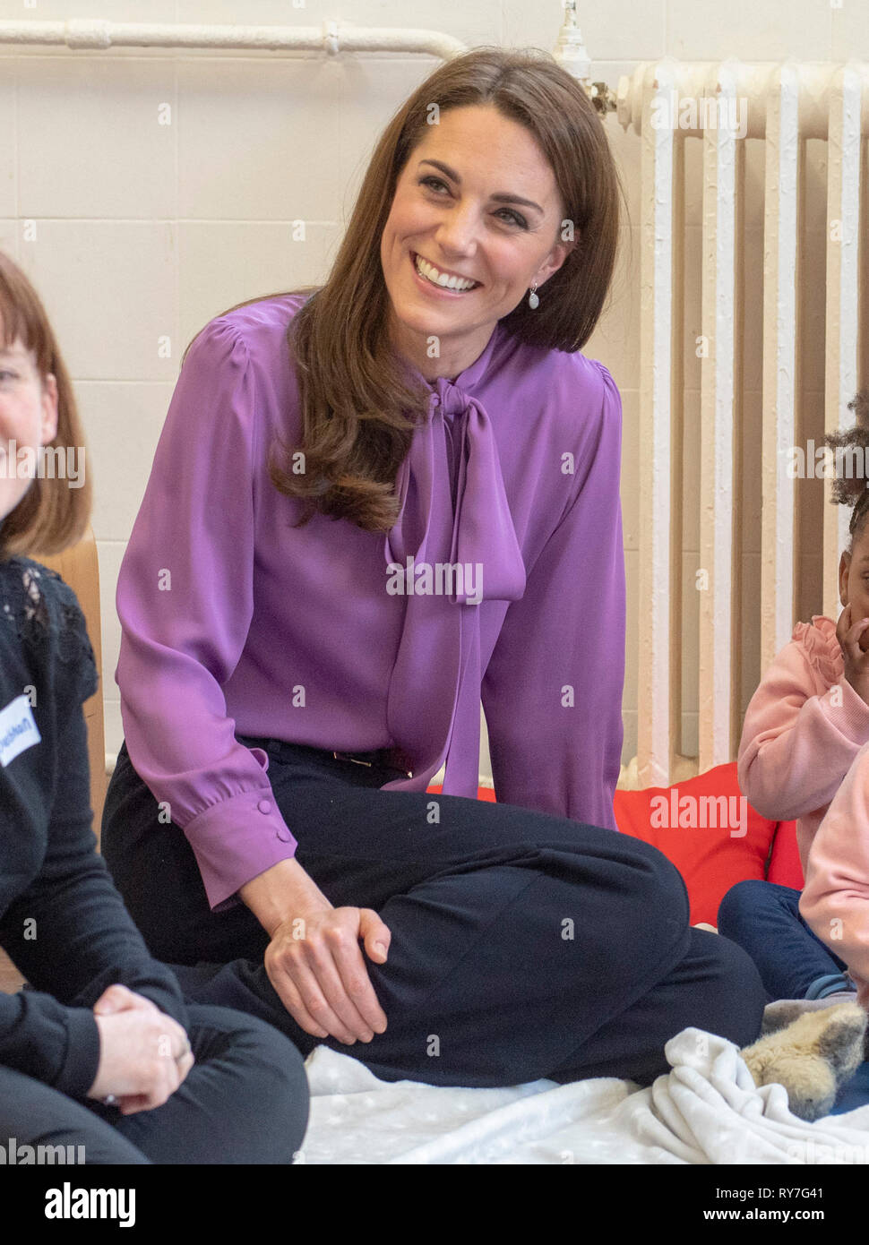 La duchesse de Cambridge lors d'une visite au Centre pour enfants Henry Fawcett à Kennington, Londres. Banque D'Images