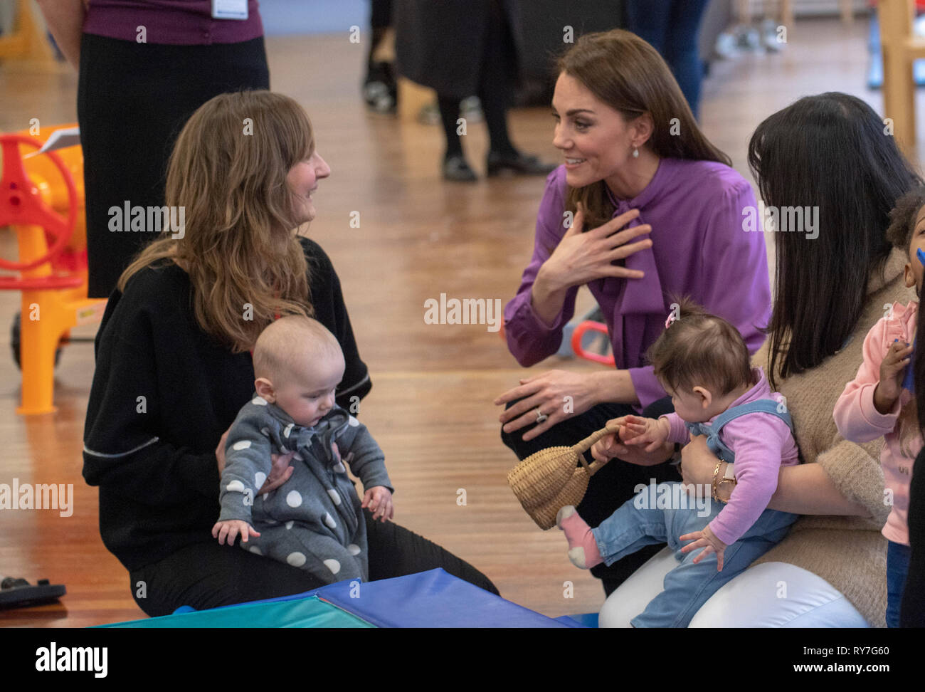 La duchesse de Cambridge lors d'une visite au Centre pour enfants Henry Fawcett à Kennington, Londres. Banque D'Images