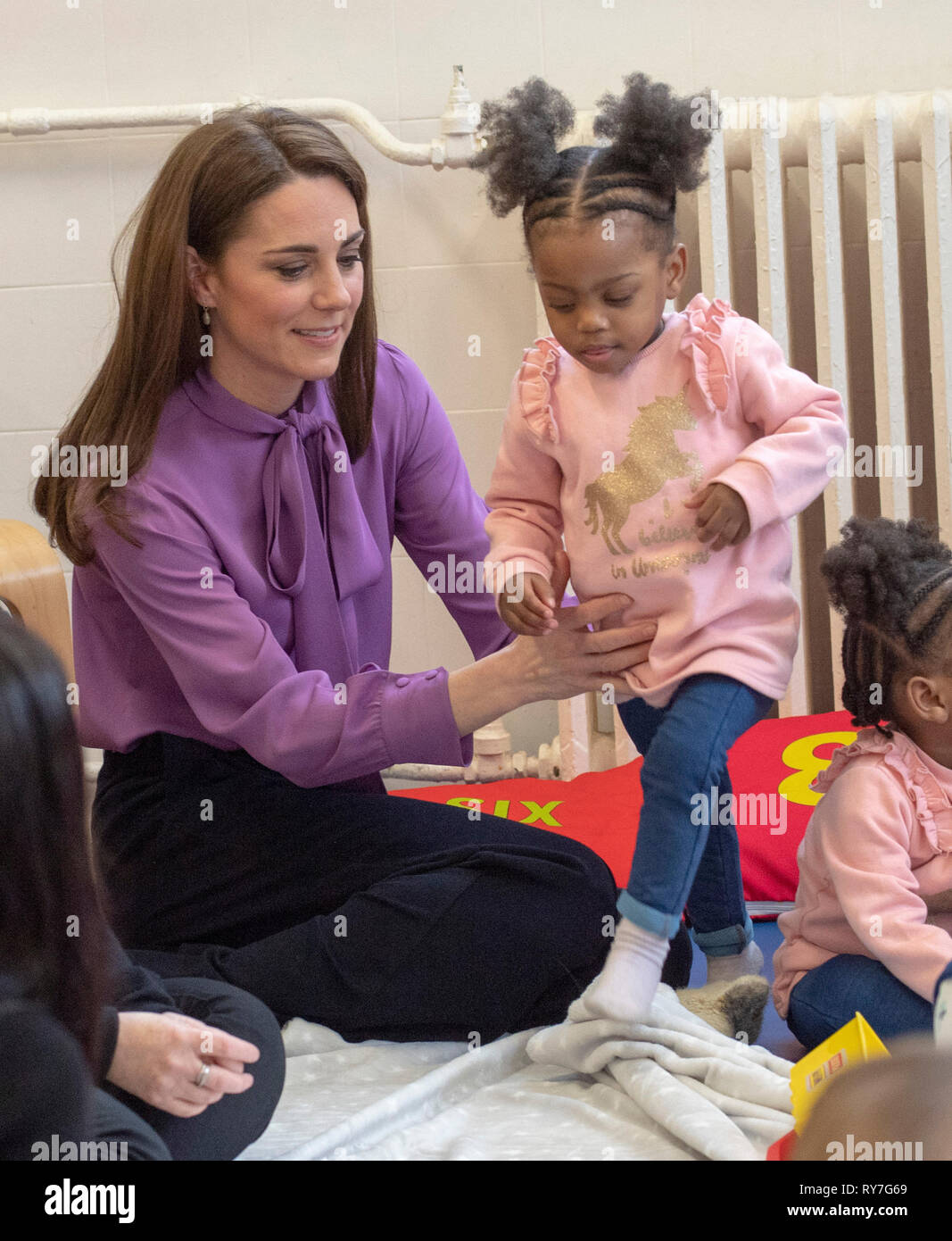 La duchesse de Cambridge lors d'une visite au Centre pour enfants Henry Fawcett à Kennington, Londres. Banque D'Images