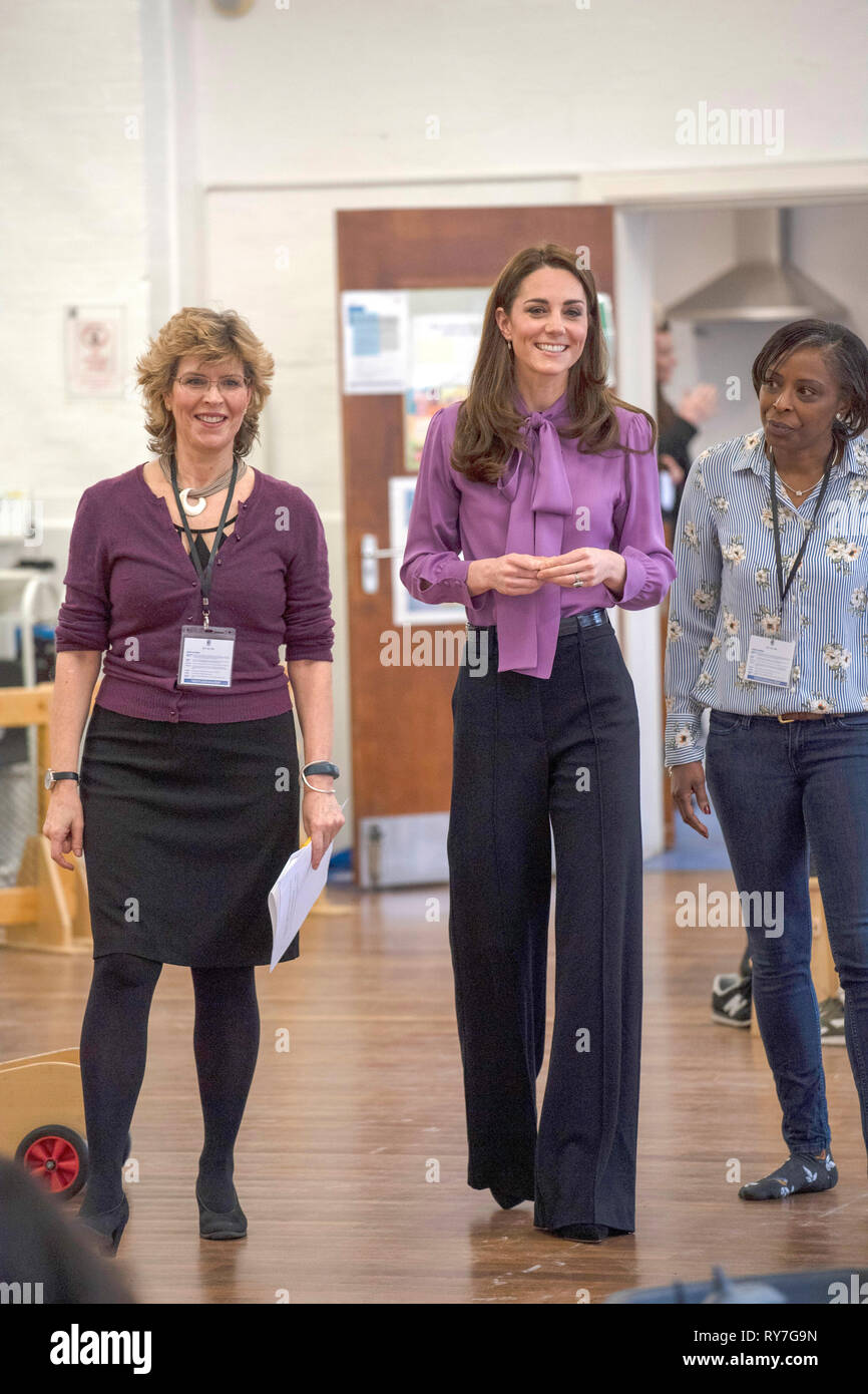 La duchesse de Cambridge lors d'une visite au Centre pour enfants Henry Fawcett à Kennington, Londres. Banque D'Images