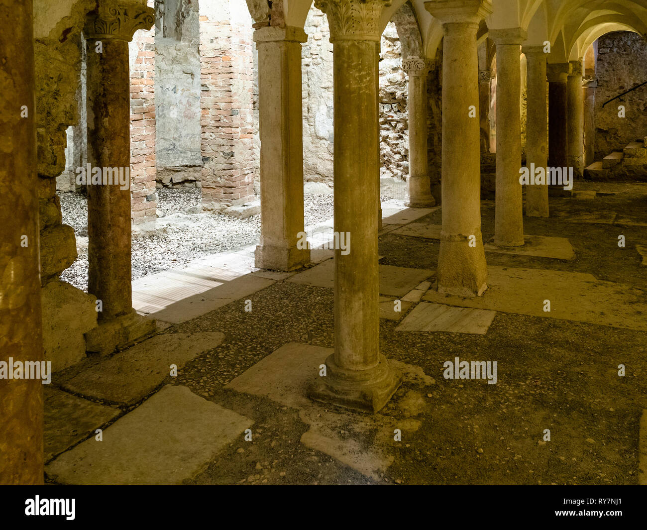 BRESCIA, ITALIE - février 21, 2019 : crypte de San Salvatore in Monastère de Santa Giulia à Brescia ville. Santa Giulia inscrits sur la Liste du H Banque D'Images