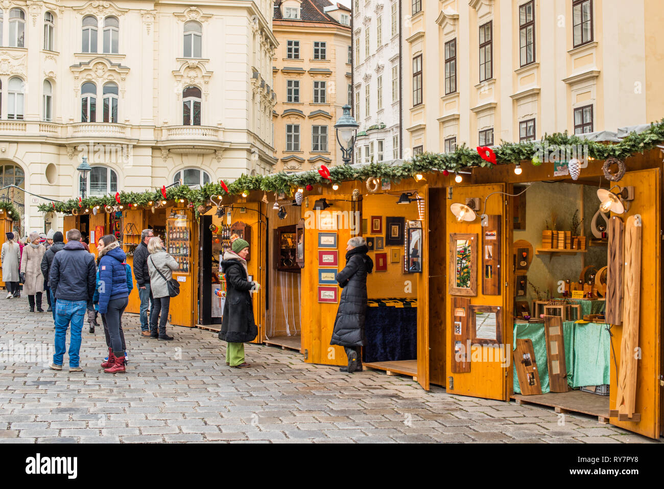 Un marché de l'artisanat en plein air à la place Am Hof, Vienne, Autriche. Banque D'Images