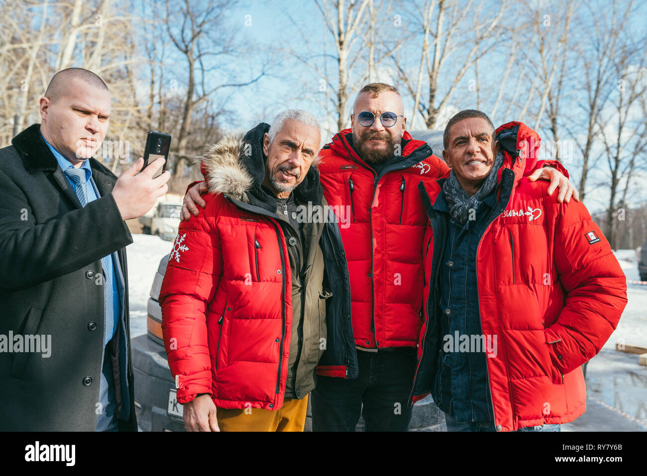 La région de Moscou, FRYAZINO, GREBNEVO ESTATE - 09 mars 2019 : Samy Naceri star français et acteur de films de taxi et son frère Bibi Nacery se rendant sur le Banque D'Images