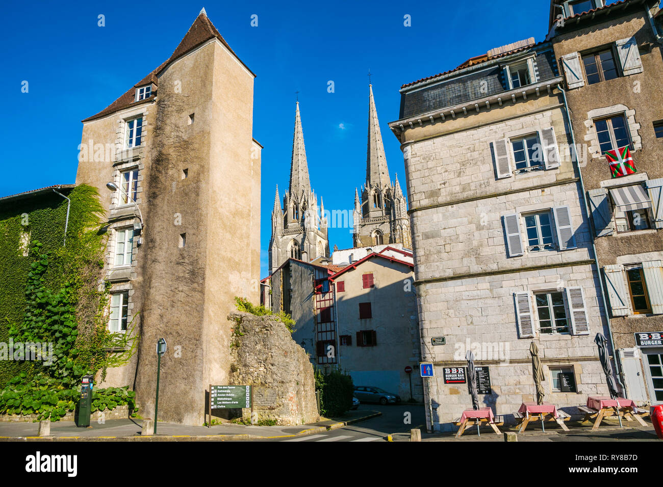 Le Boulevard du Rempart Lachepaillet Street. La ville de Bayonne. Bayona. Baiona. Pyrenee atlantique. Région Aquitaine. Labort (Labourd). Pays Basque. France Banque D'Images