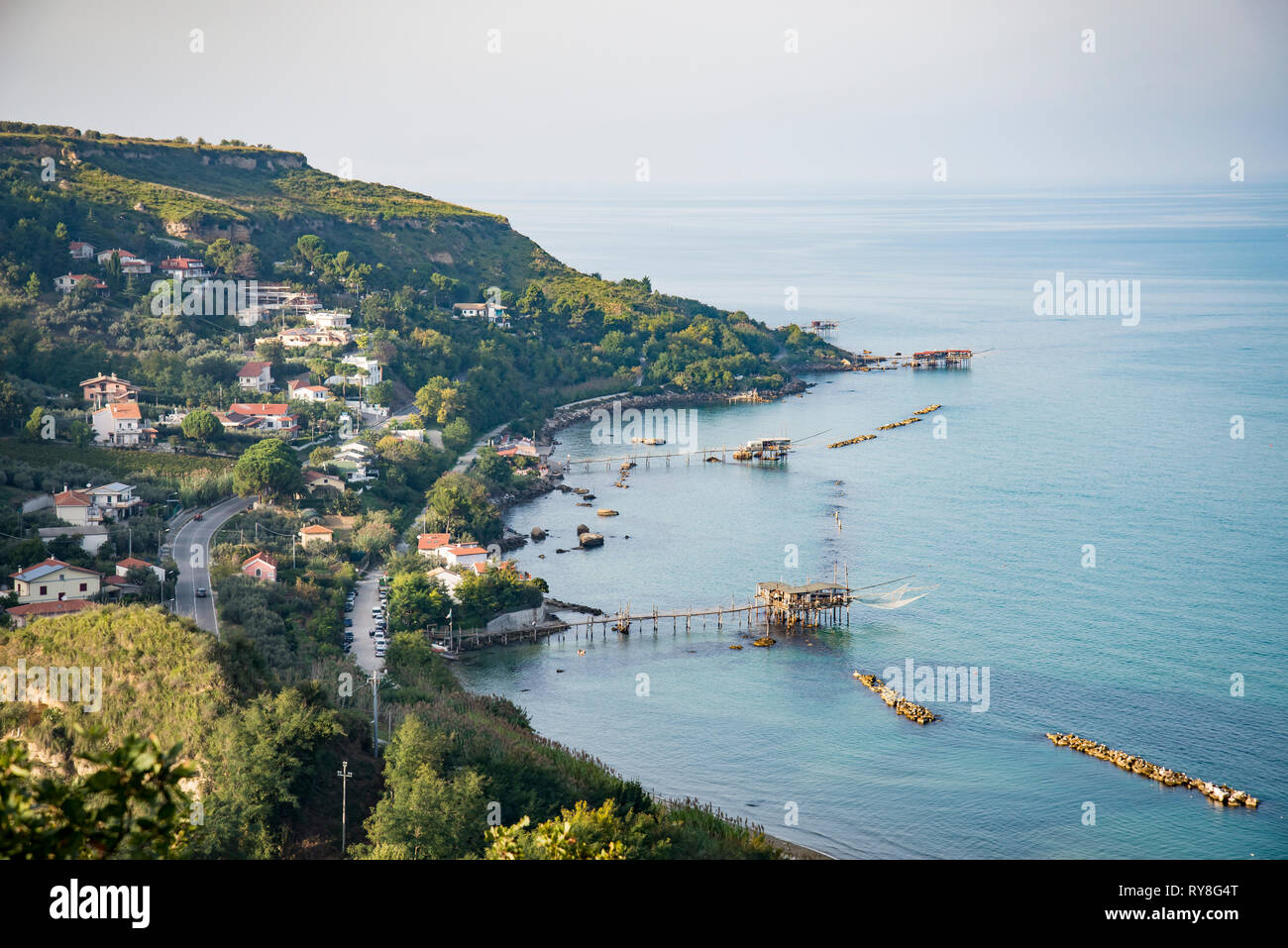 Belle vue de Fossacesia côte dans les Abruzzes, Italie Banque D'Images