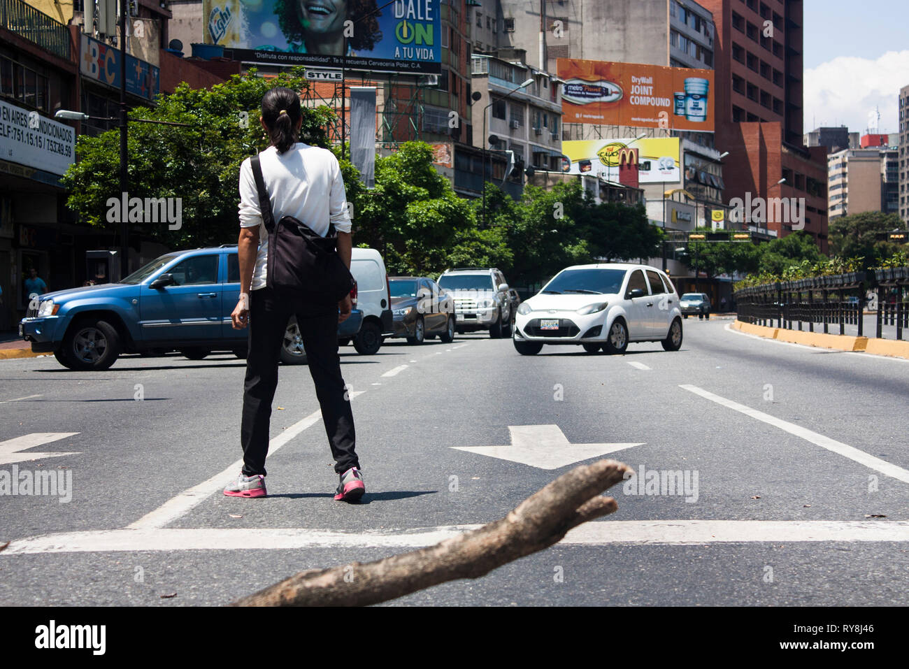 Caracas, Venezuela, le 10 mars 2019. Après 4 jours de pannes d'électricité dans les rues de Caracas le blocage de protestation. Banque D'Images