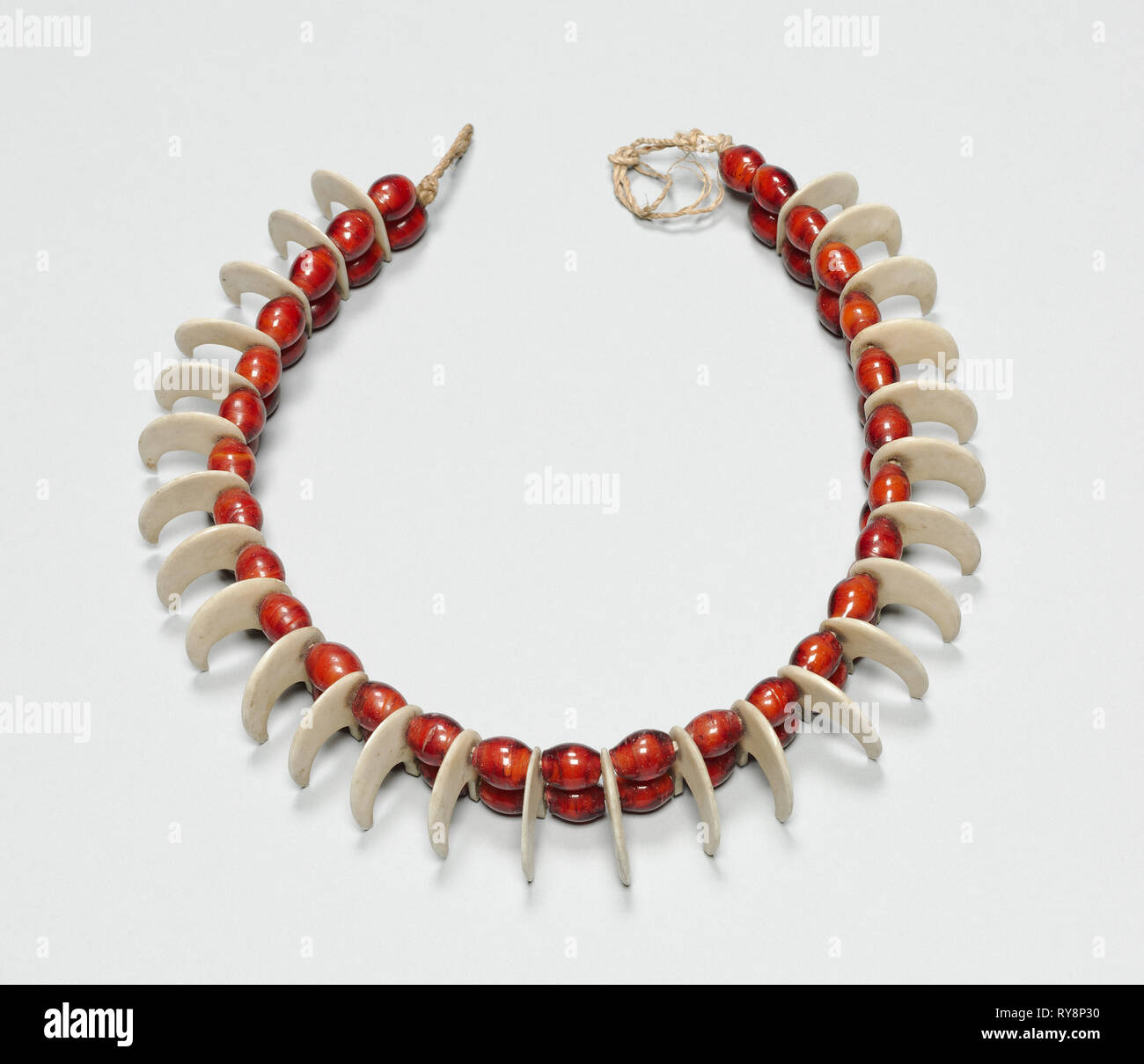 Zulu necklace Banque de photographies et d'images à haute résolution - Alamy