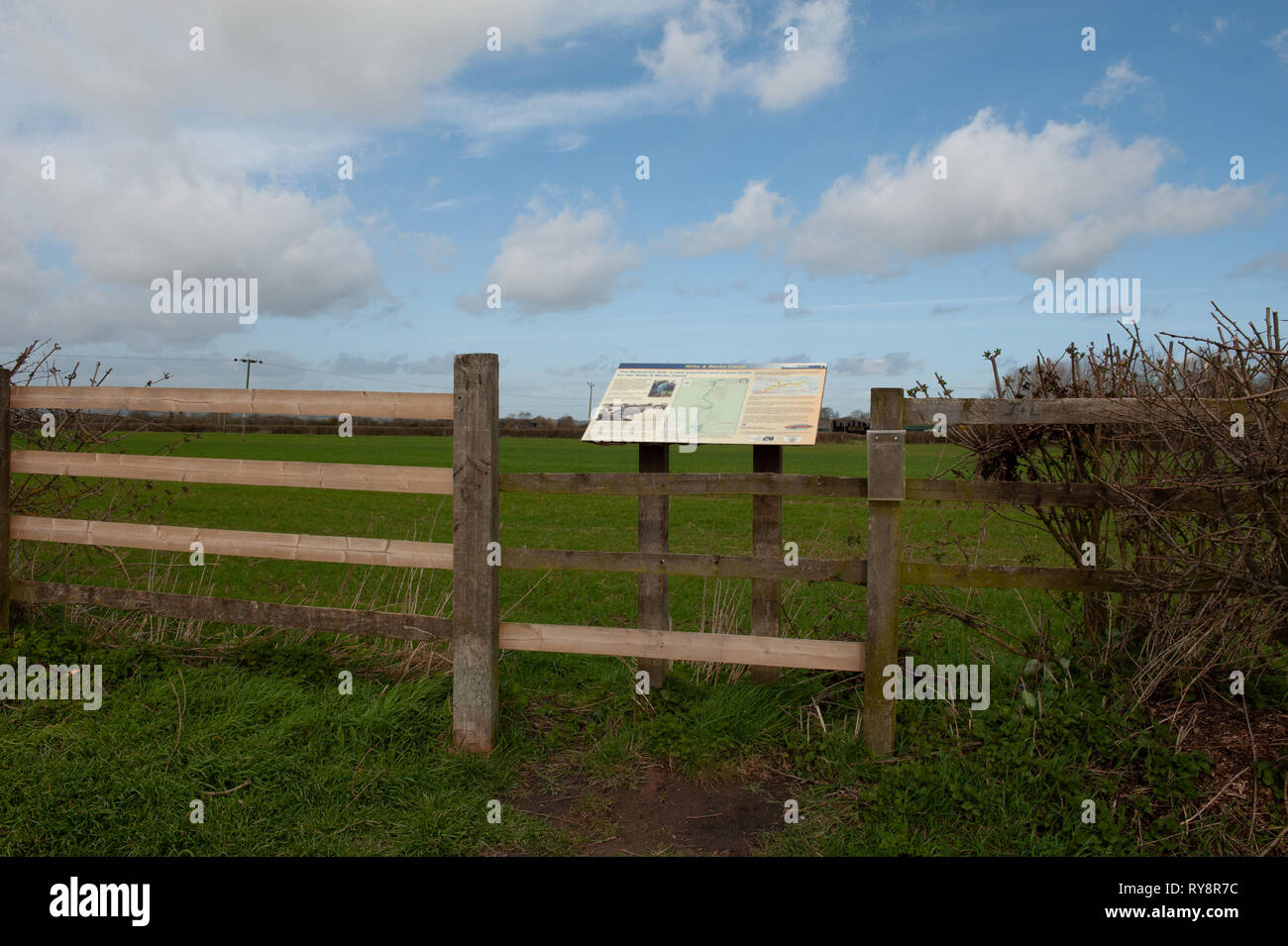 Proposition de nouvelle jonction de Wilts et de Berks Canal (en restauration) et Kennet and Avon Canal à Semington, Wiltshire, Royaume-Uni, complet avec information board. Banque D'Images