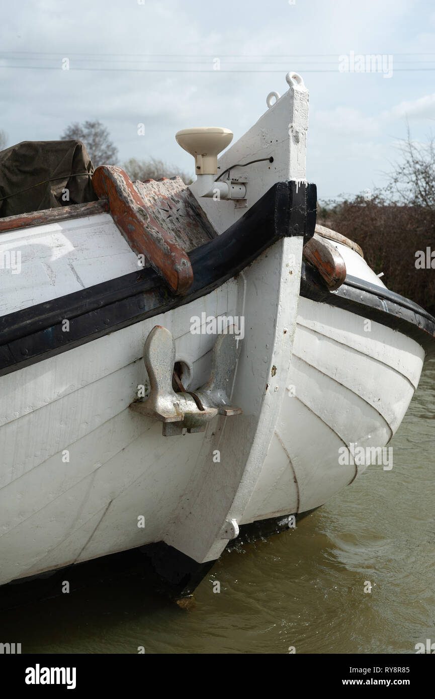 Faisceau large Péniche hollandaise 'Swarte Schaep' amarré à Semington sur le canal Kennet et Avon, Wiltshire, Royaume-Uni. Banque D'Images