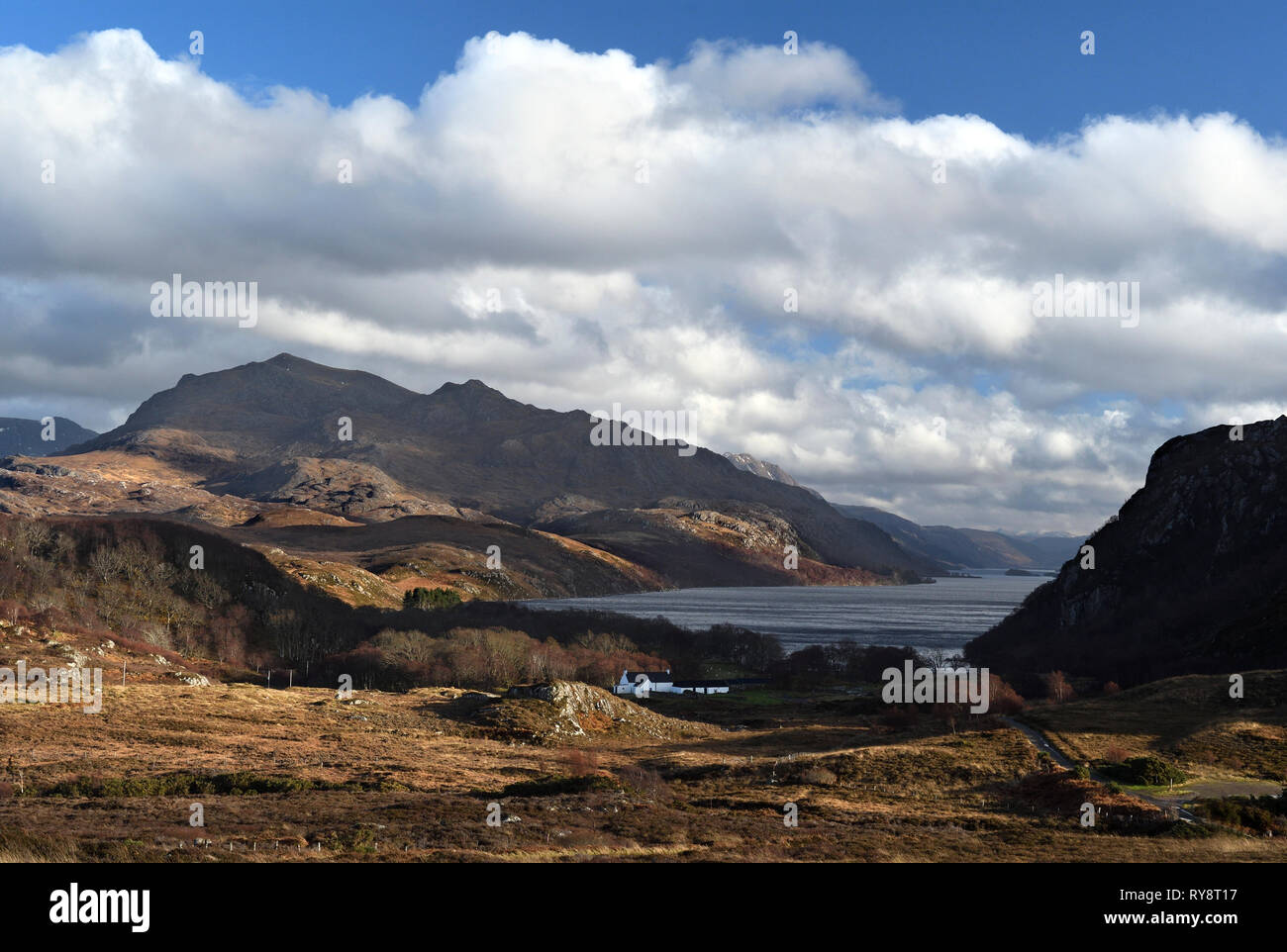 En regardant le loch maree;beinn airigh charr;poolewe;Wester Ross;Ecosse Banque D'Images