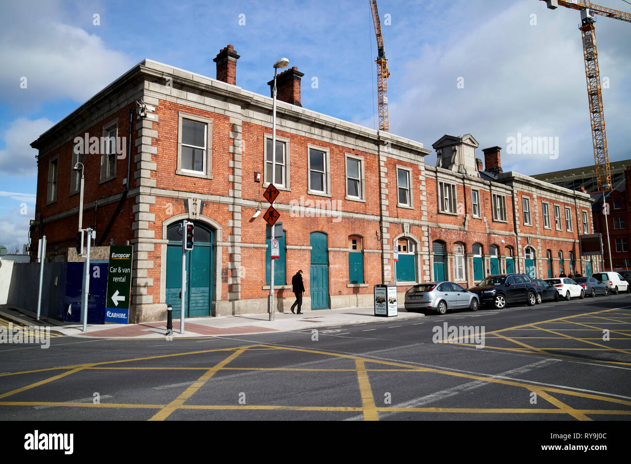 Ancien dépôt de marchandises CIE et mur nord gare Dublin République d'Irlande Europe l'ancienne gare a été le point d'arrêt pour l'Irlandais Colo. Banque D'Images