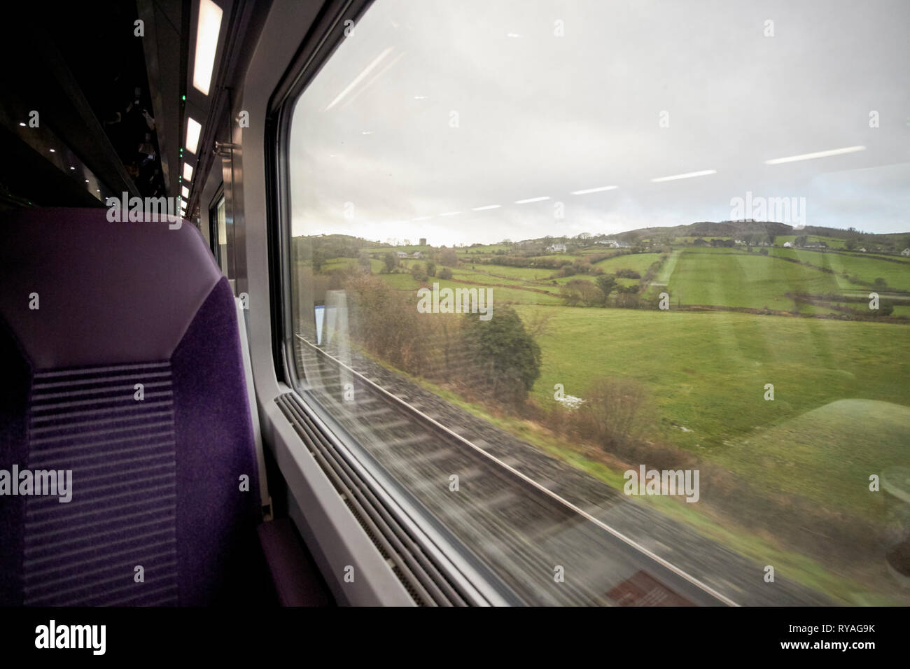 Siège vide sur enterprise train entre Belfast et Dublin traversant la République d'Irlande Irlande du Nord border Banque D'Images