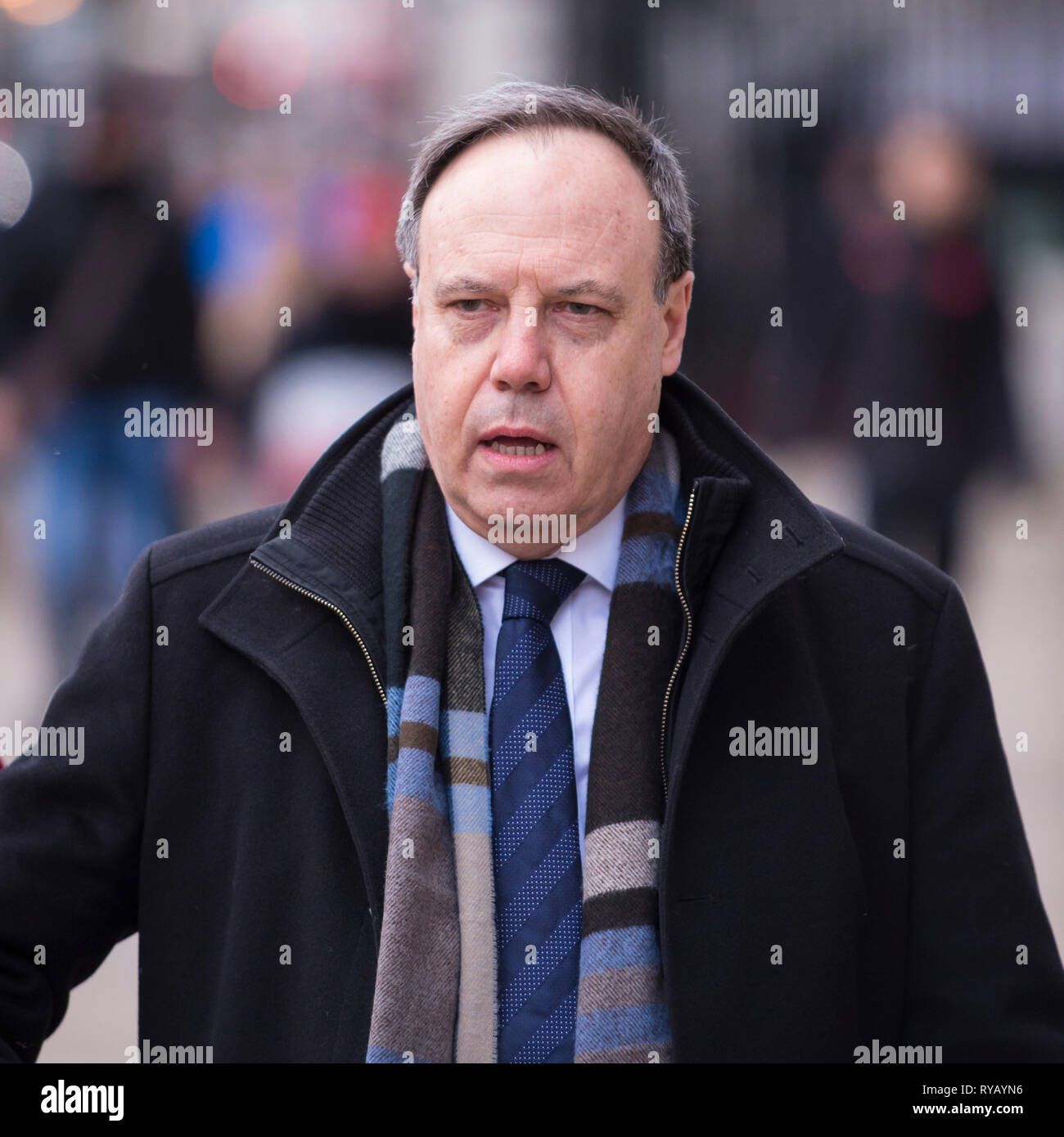 Londres, Royaume-Uni. 13 mars 2019. Nigel Dodds, député de Belfast nord, et leader adjoint du Parti unioniste démocratique (DUP), arrive au bureau du Cabinet à Whitehall pour une réunion. Les députés sont de voter à la Chambre des communes s'il faut supprimer l'absence d'accord qu'un Brexit option. Crédit : Stephen Chung / Alamy Live News Banque D'Images