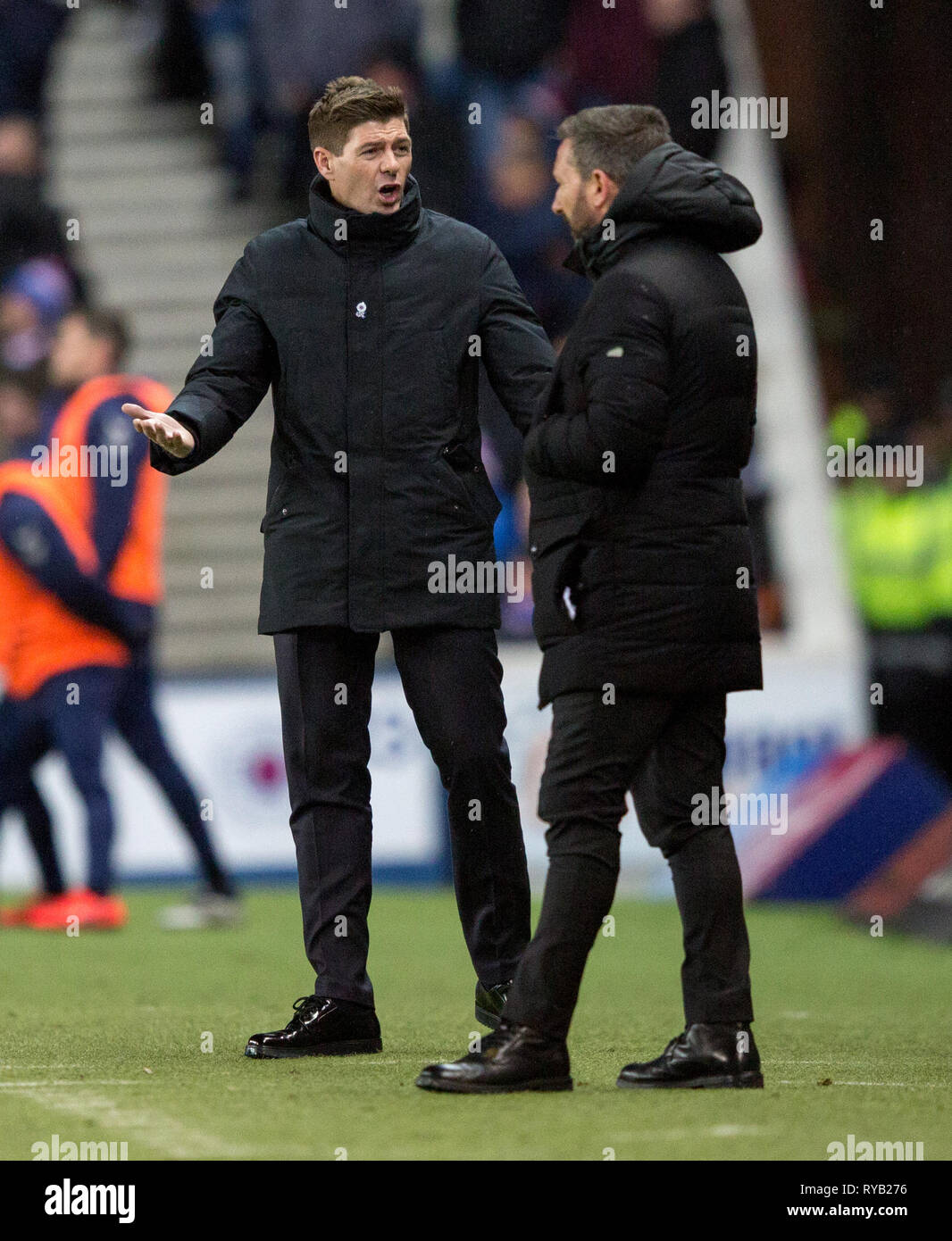 Manager des Rangers Steven Gerrard et Aberdeen Manager Derek McInnes au cours de l'écossais William Hill Cup trimestre dernier match replay à Ibrox Stadium, Glasgow. Banque D'Images